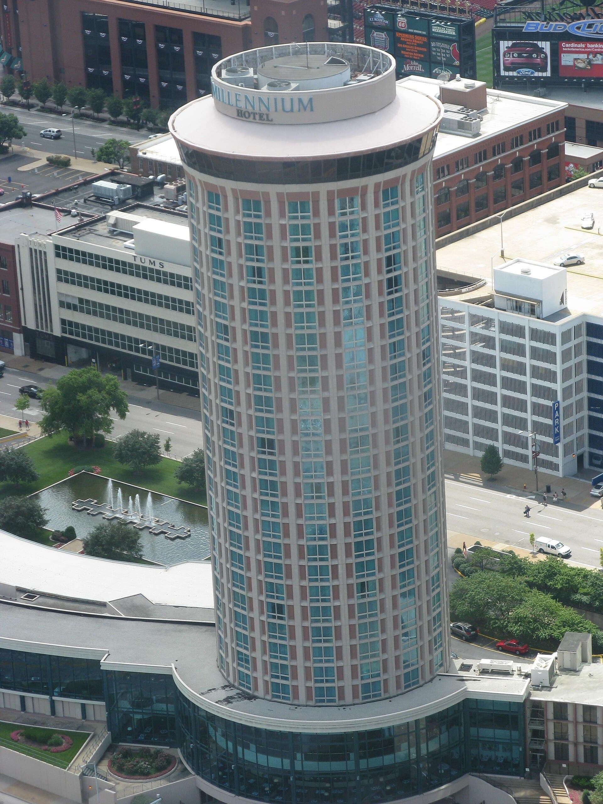 Millennium Hotel St. Louis (via Wikimedia Commons, CC BY 3.0)