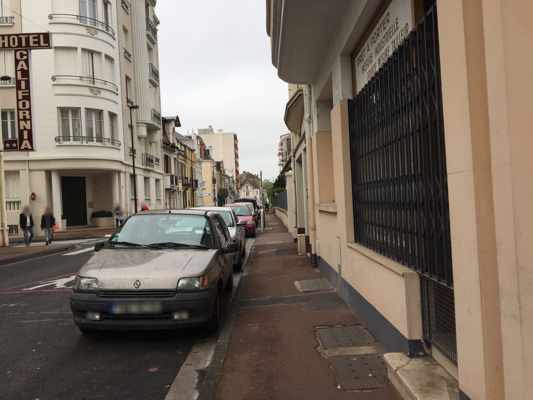 Street view near Hôtel California, Vichy — © zimmy (CC BY-SA · Mapillary)