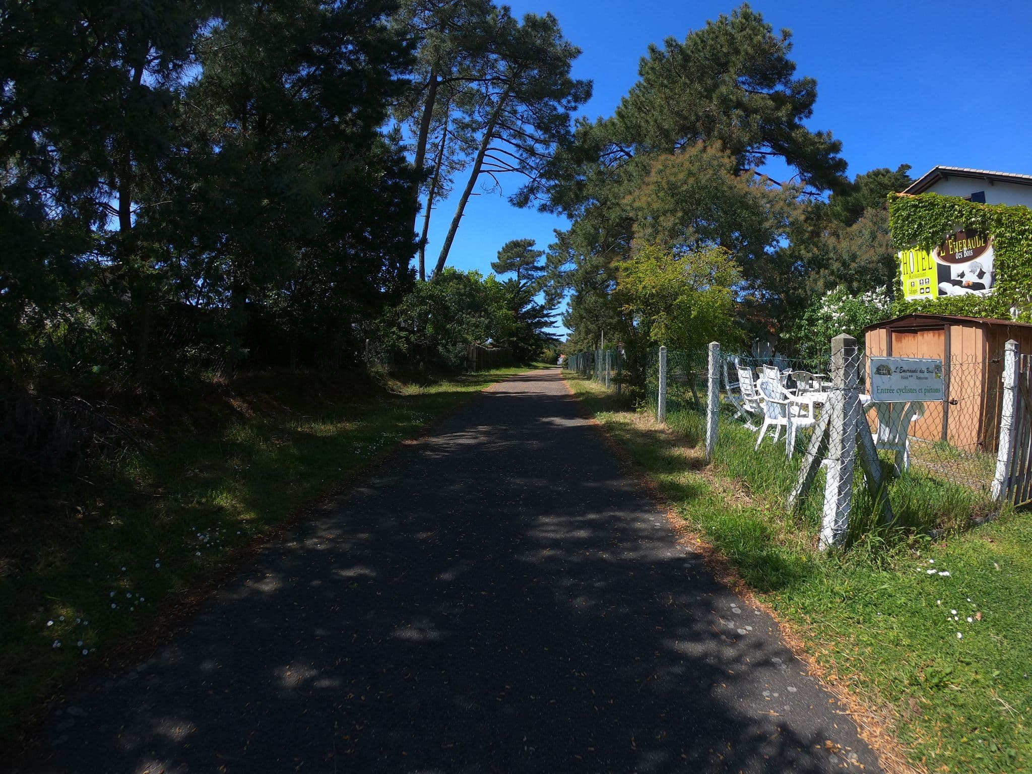 Street view near Hôtel L'Emeraude des Bois, Mimizan — © gitouche (CC BY-SA · Mapillary)