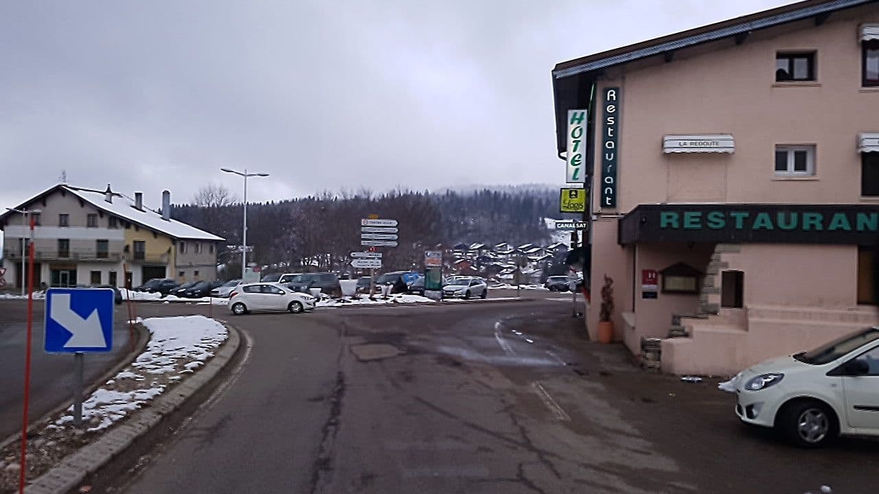 Street view near La Redoute, Les Rousses — © bernardvoyageur (CC BY-SA · Mapillary)