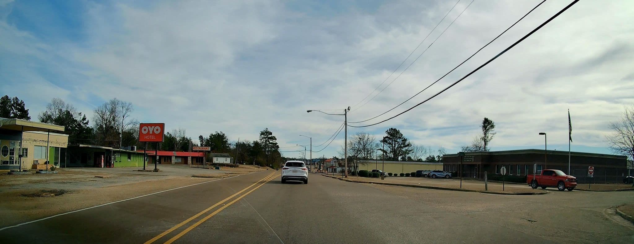 Street view near OYO Hotel Holly Springs MS, Byhalia — © lordsutch (CC BY-SA · Mapillary)