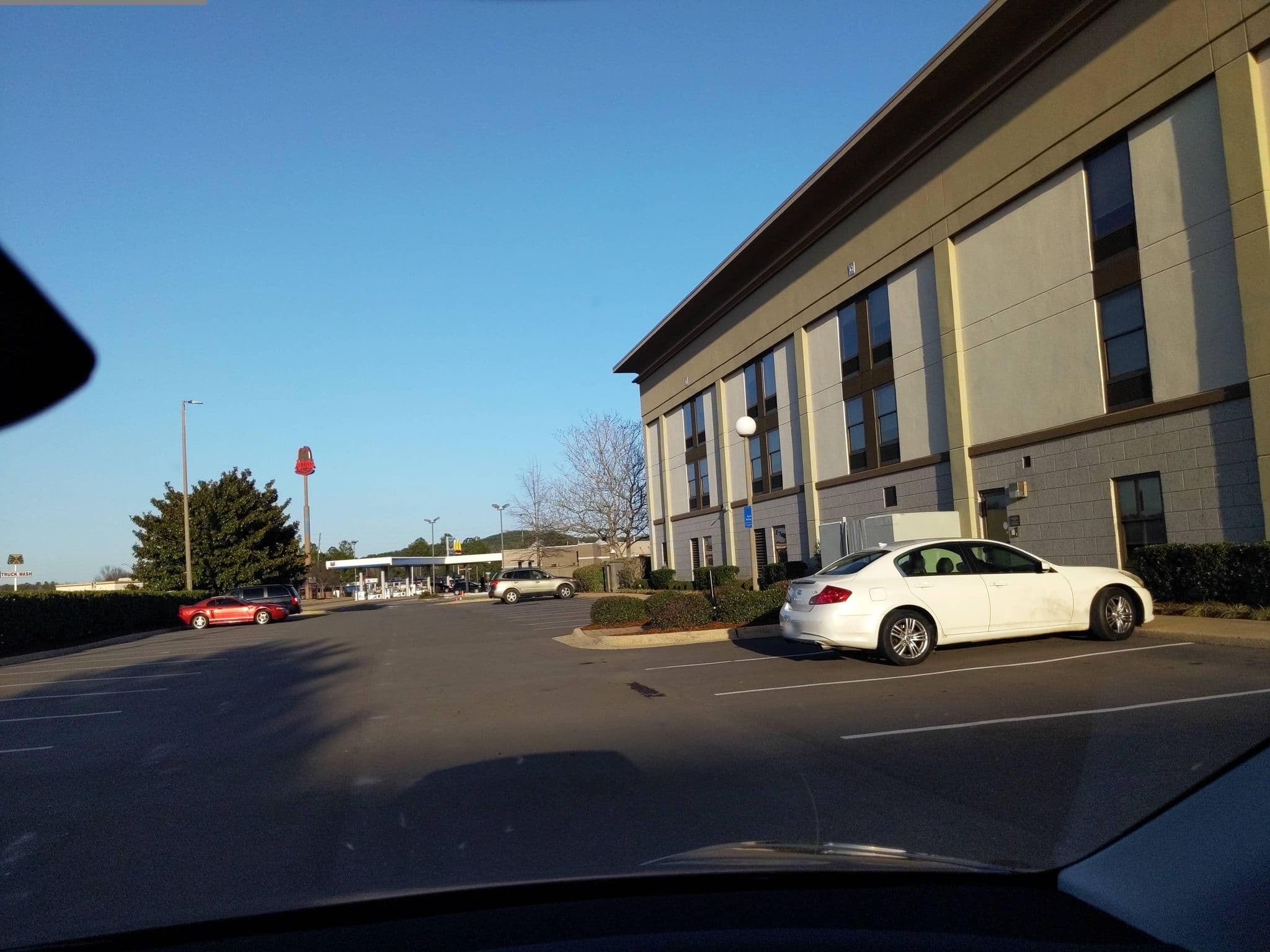 Street view near Holiday Inn Express & Suites Tuscaloosa East - Cottondale, Coaling — © treestryder (CC BY-SA · Mapillary)