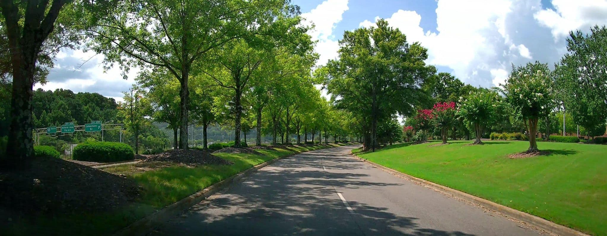 Street view near La Quinta Inn & Suites Birmingham Homewood, Homewood — © lordsutch (CC BY-SA · Mapillary)