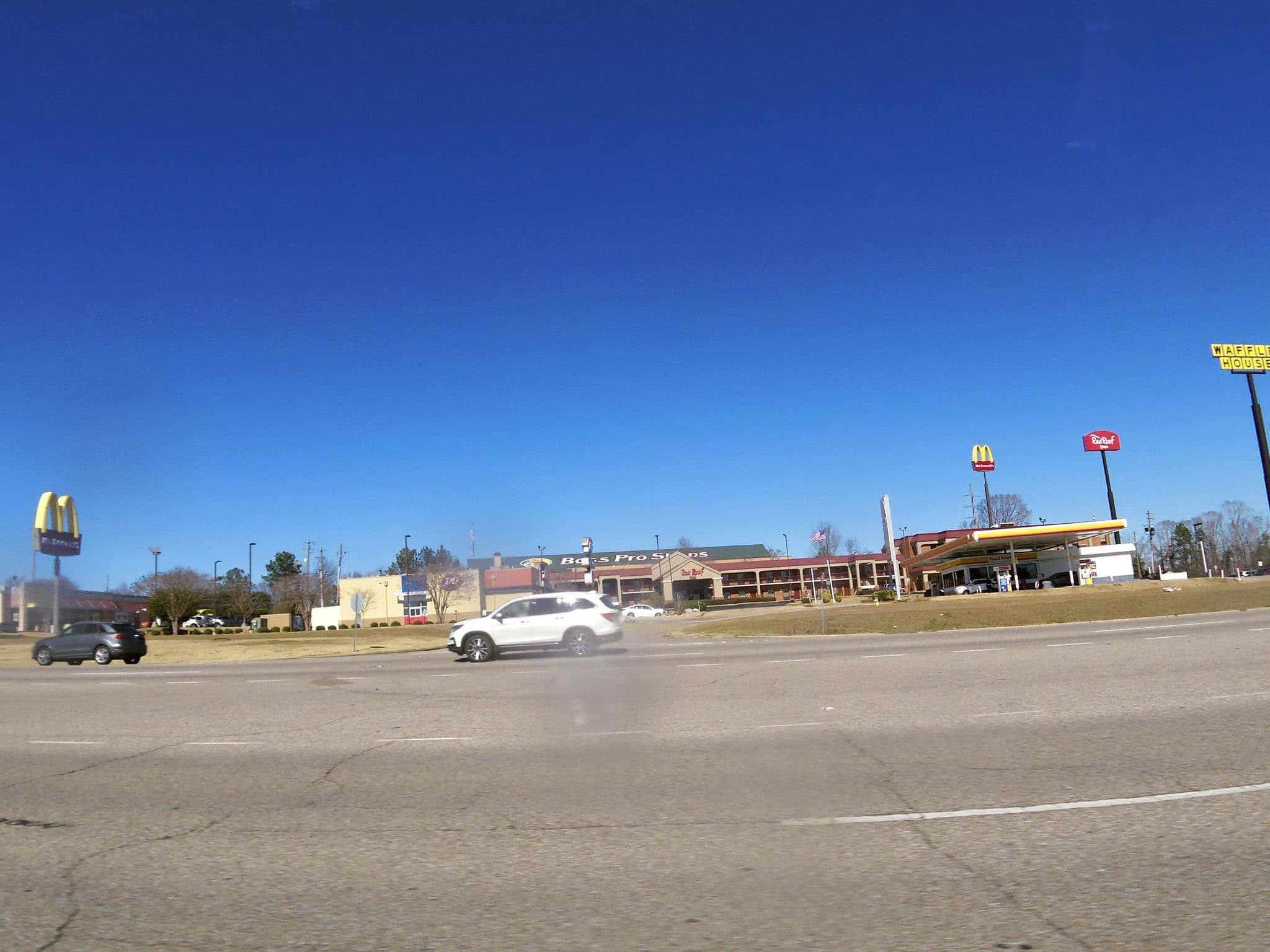 Street view near Pratville Motel, Millbrook — © allen (CC BY-SA · Mapillary)