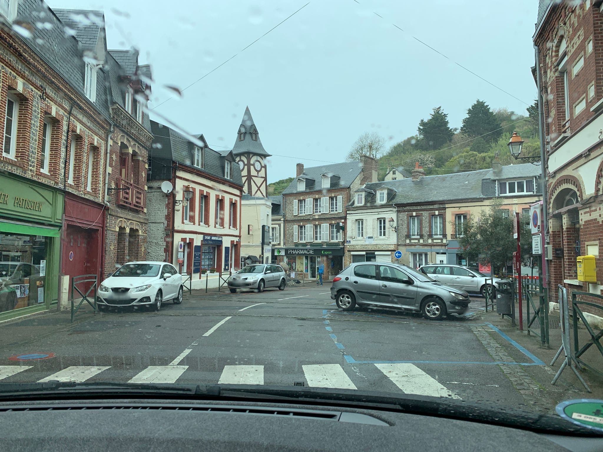 Street view near Hôtel Normand, Yport — © noel (CC BY-SA · Mapillary)