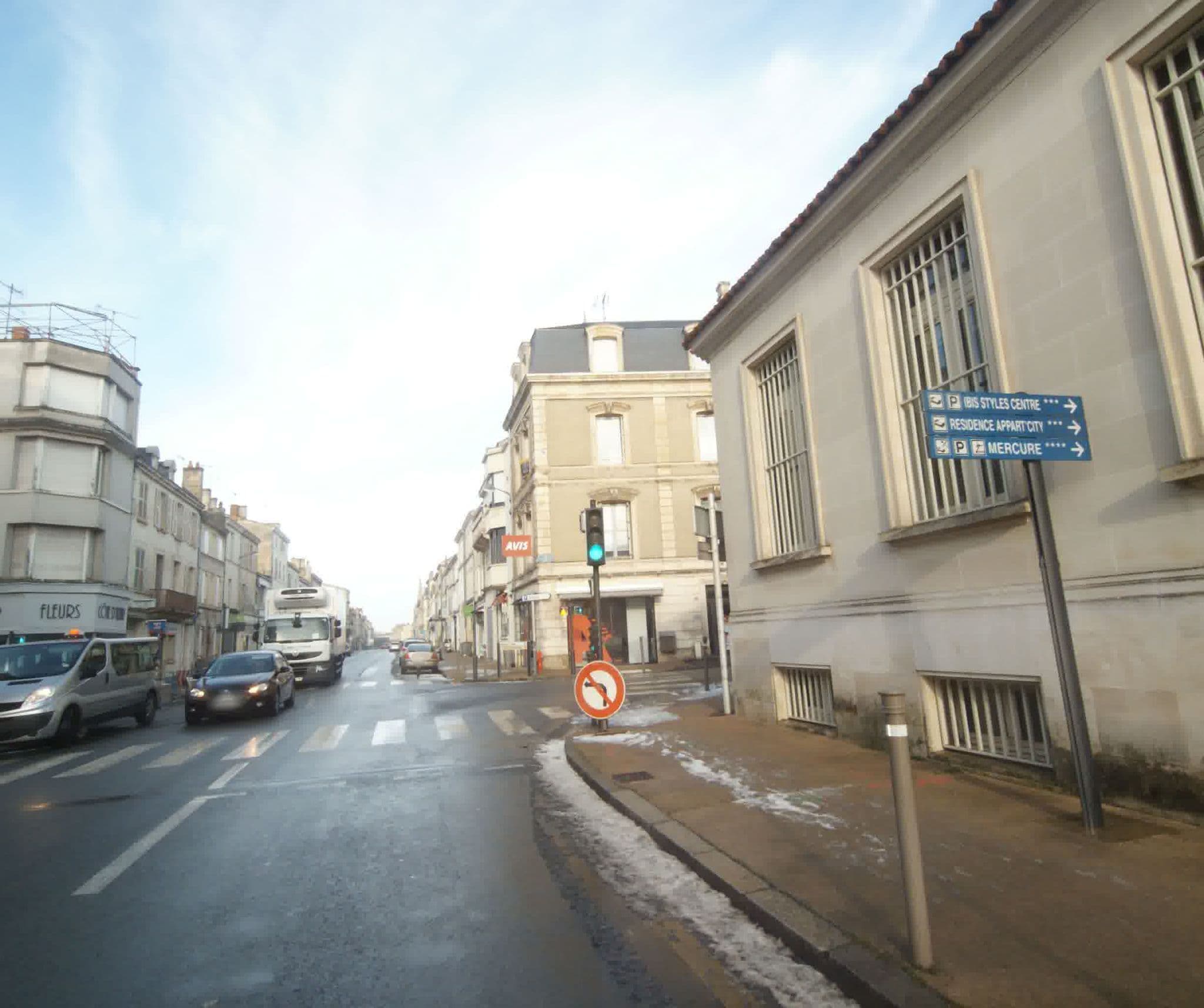 Street view near Moka Hôtel, Niort — © sogefi (CC BY-SA · Mapillary)