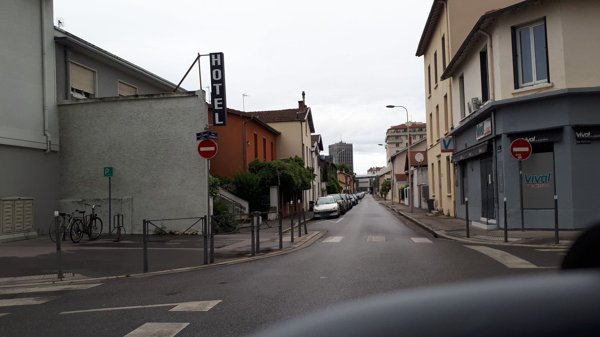 Street view near Hôtel Le Laennec, Lyon 08 — © jitenshaniko (CC BY-SA · Mapillary)