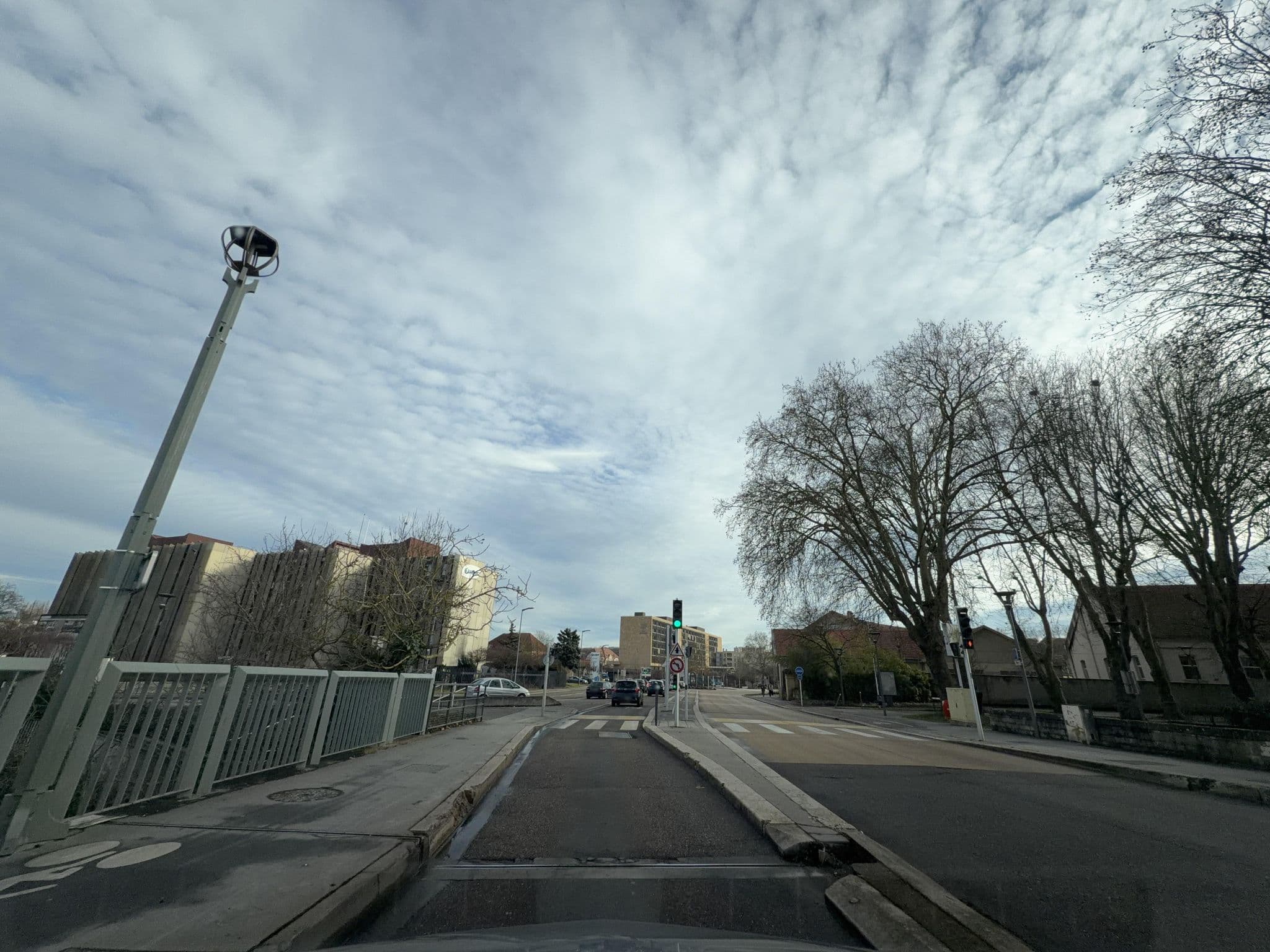 Street view near Auberge de Jeunesse Metz - Plage, Metz — © petit_jaune (CC BY-SA · Mapillary)