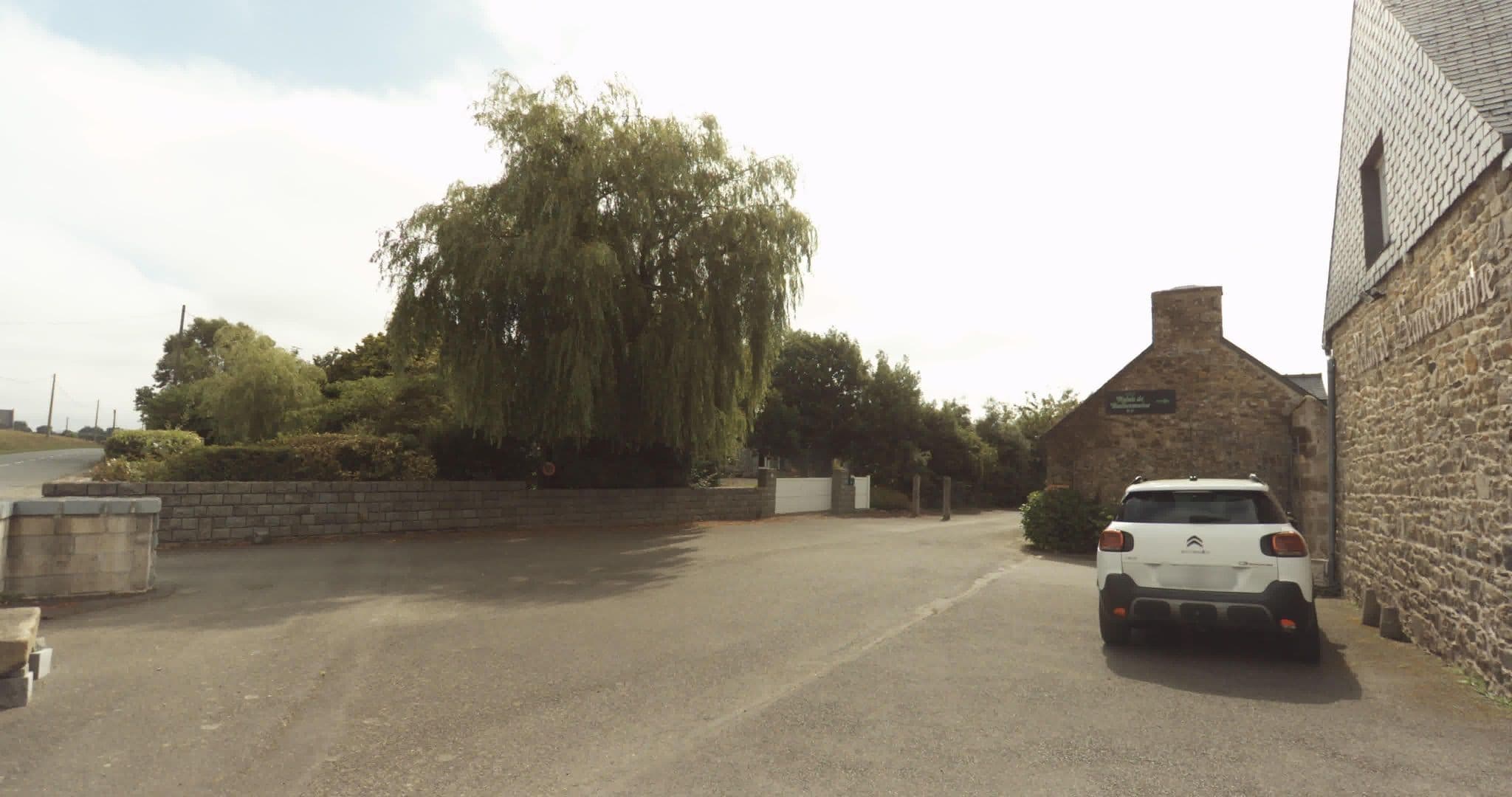 Street view near Le Relais de Beaucemaine, Ploufragan — © sogefi (CC BY-SA · Mapillary)