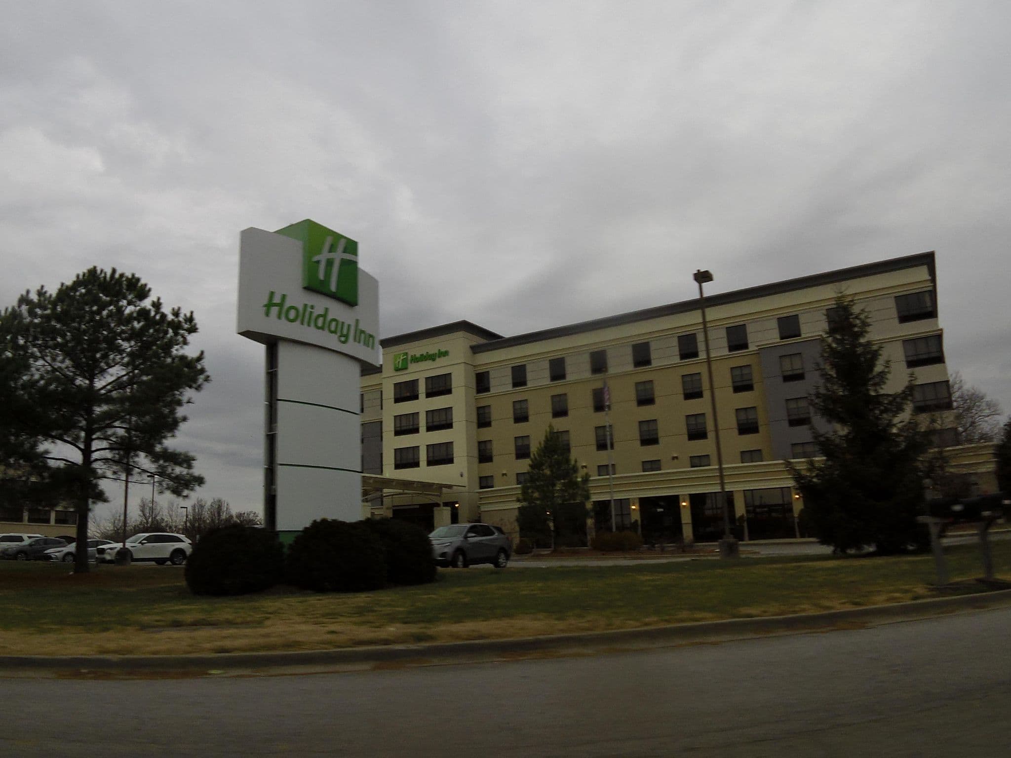 Street view near Holiday Inn Carbondale-Conference Center, Carbondale — © allen (CC BY-SA · Mapillary)