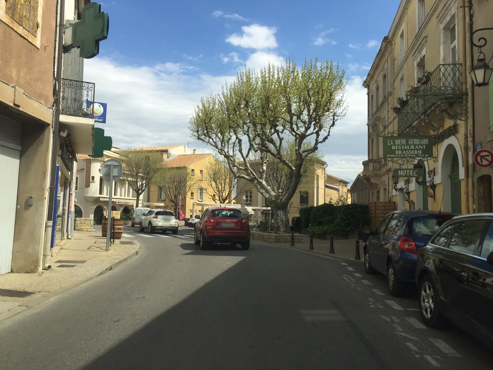 Street view near La Mère Germaine, Châteauneuf-du-Pape — © zimmy (CC BY-SA · Mapillary)