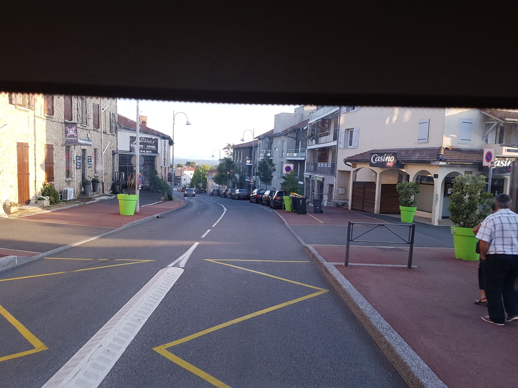 Street view near La Caborne, Limonest — © bernardvoyageur (CC BY-SA · Mapillary)