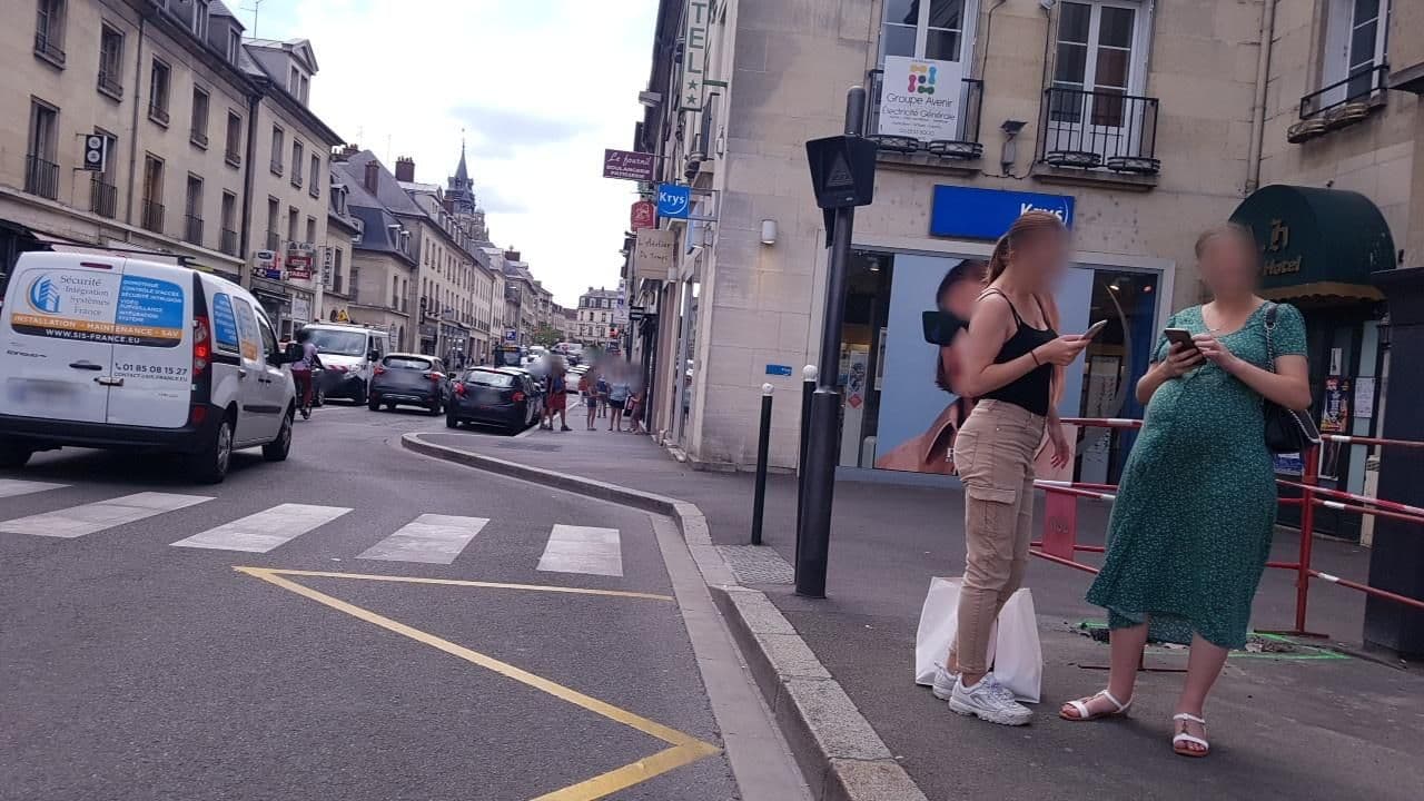 Street view near Armor Hôtel, Compiègne — © changchun1 (CC BY-SA · Mapillary)