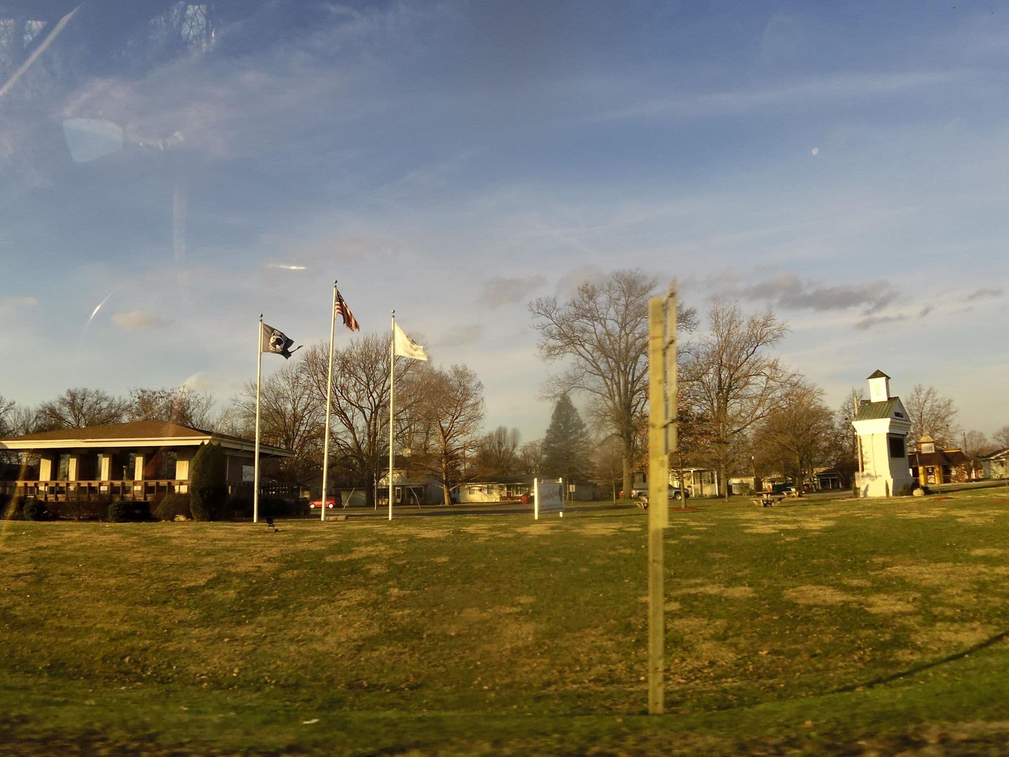Street view near Days Inn - Vandalia, Saint Elmo — © allen (CC BY-SA · Mapillary)