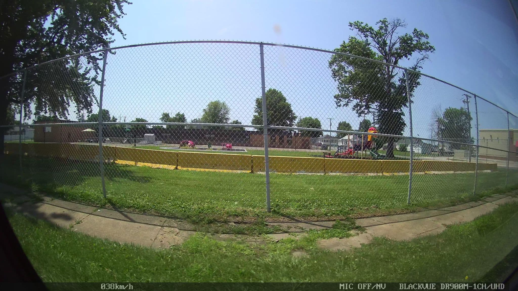 Street view near Paradise Inn, Effingham — © vorpalblade (CC BY-SA · Mapillary)
