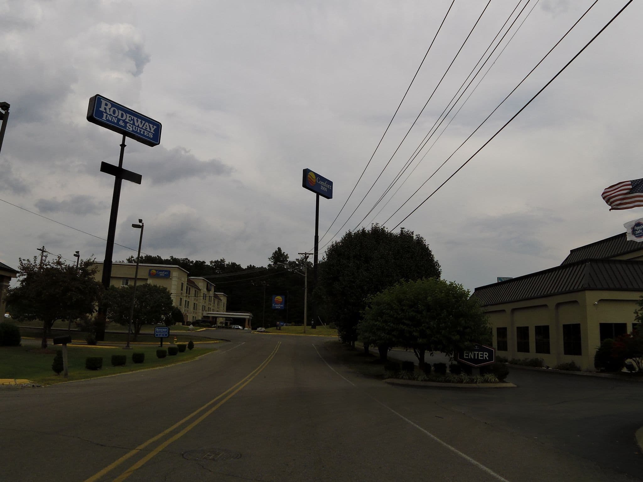 Street view near Quality Inn, Dickson — © allen (CC BY-SA · Mapillary)