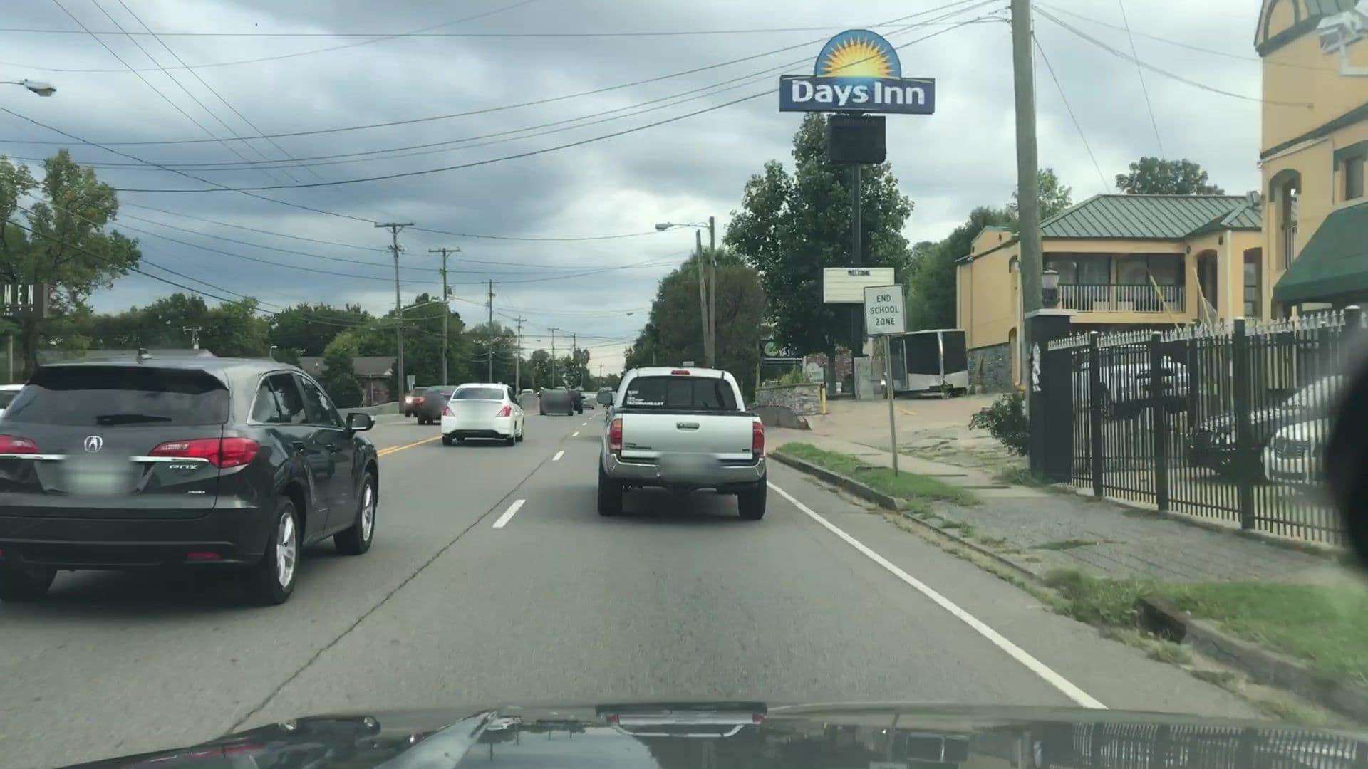 Street view near Days Inn Nashville West, Belle Meade — © lvl5 (CC BY-SA · Mapillary)
