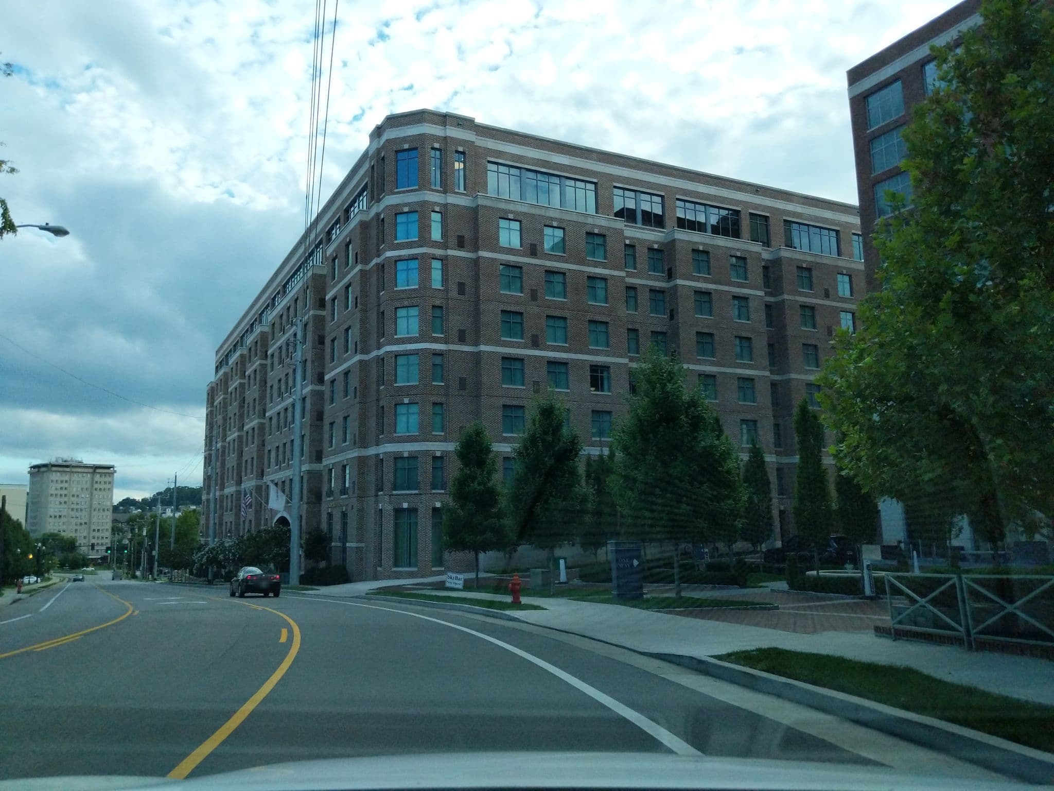 Street view near Hilton, Belle Meade — © atze02 (CC BY-SA · Mapillary)