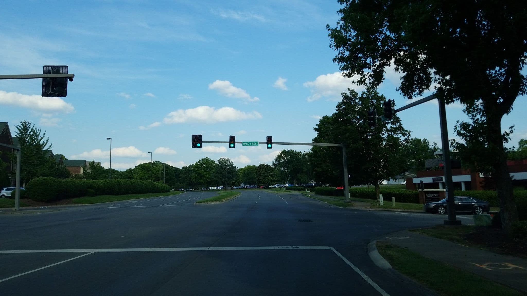 Street view near Hilton Fitness Center, Brentwood Estates — © adeldola (CC BY-SA · Mapillary)