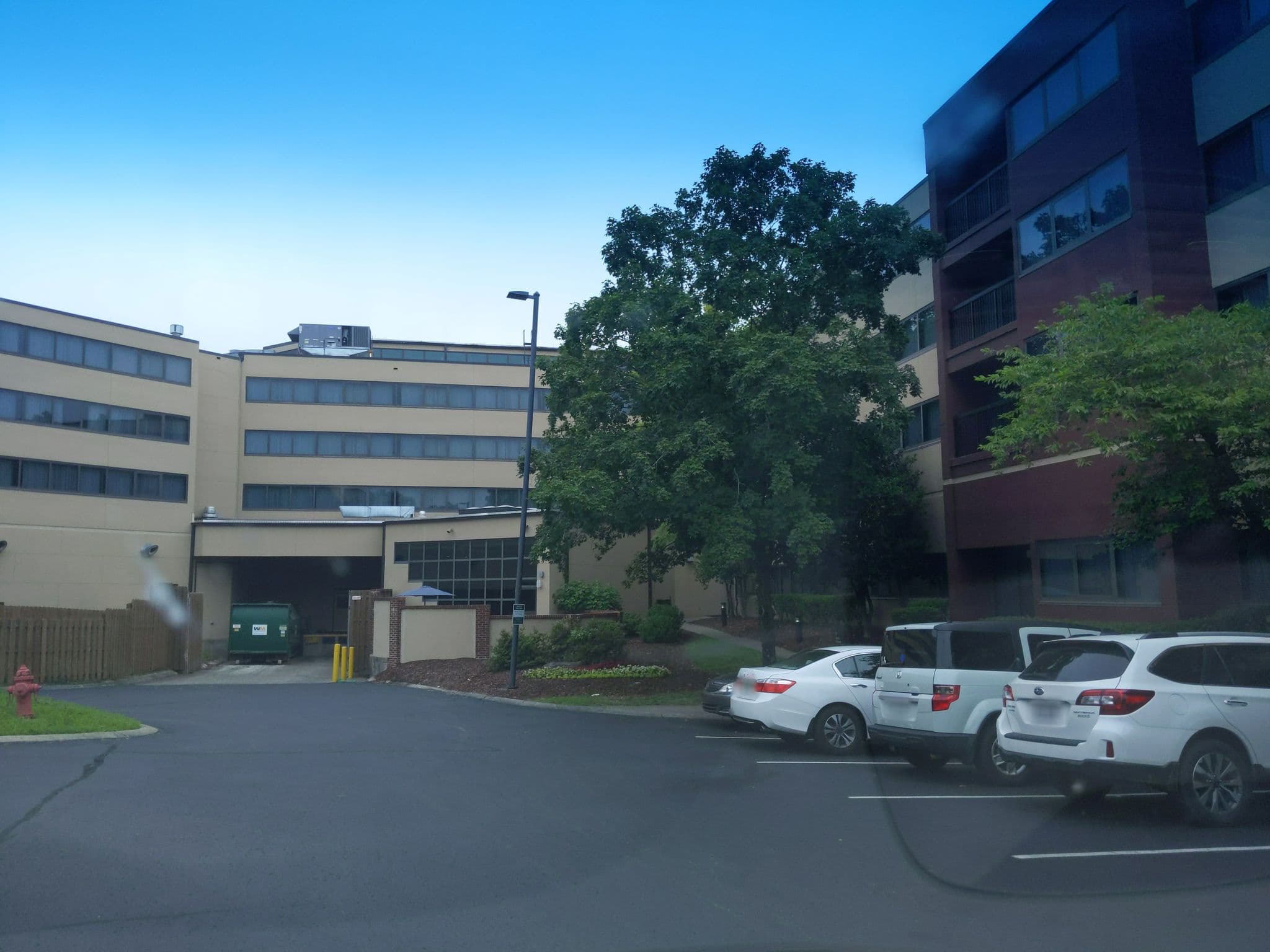 Street view near Hilton Brentwood Pool, Brentwood Estates — © mollyjohnh (CC BY-SA · Mapillary)