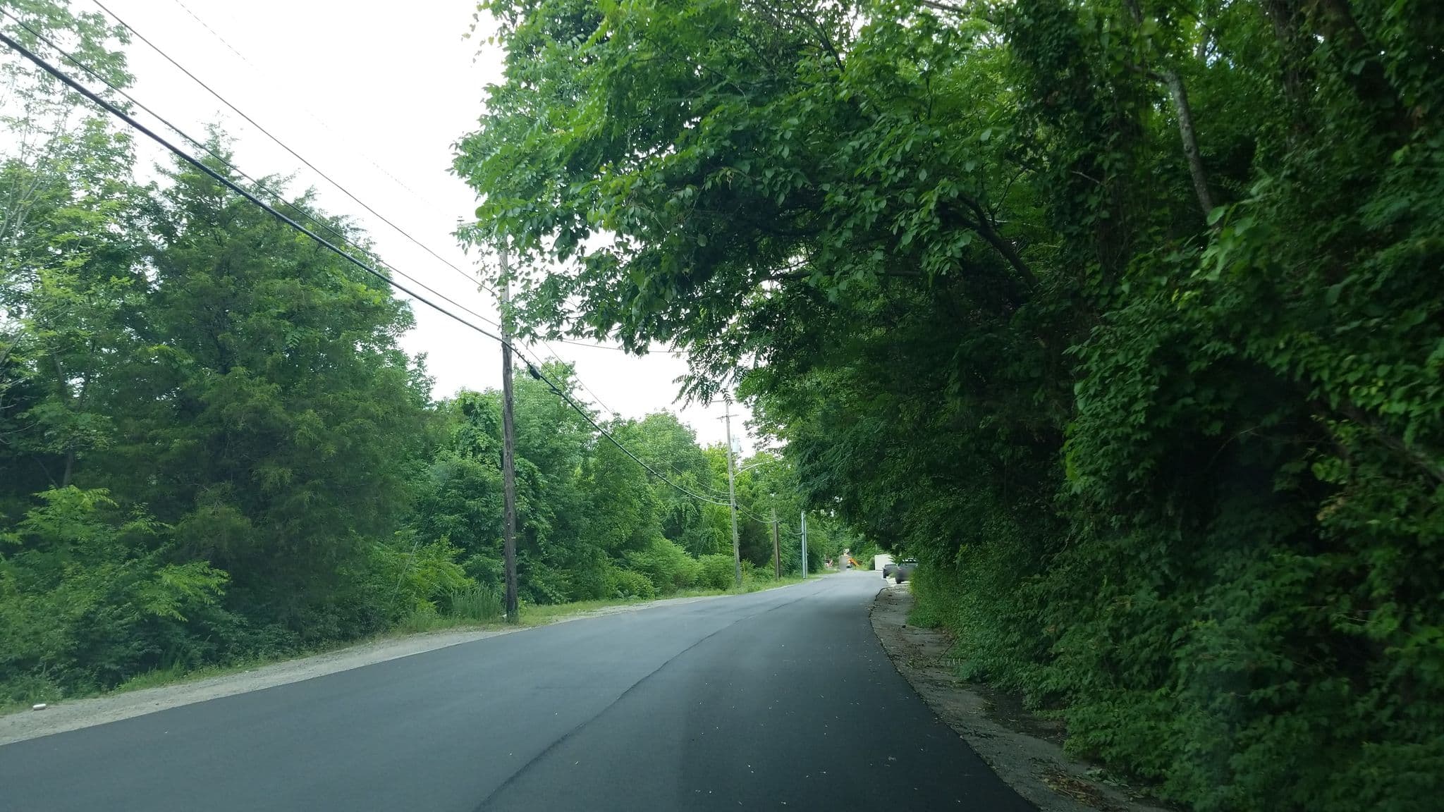 Street view near Hampton by Hilton, Brentwood Estates — © adeldola (CC BY-SA · Mapillary)
