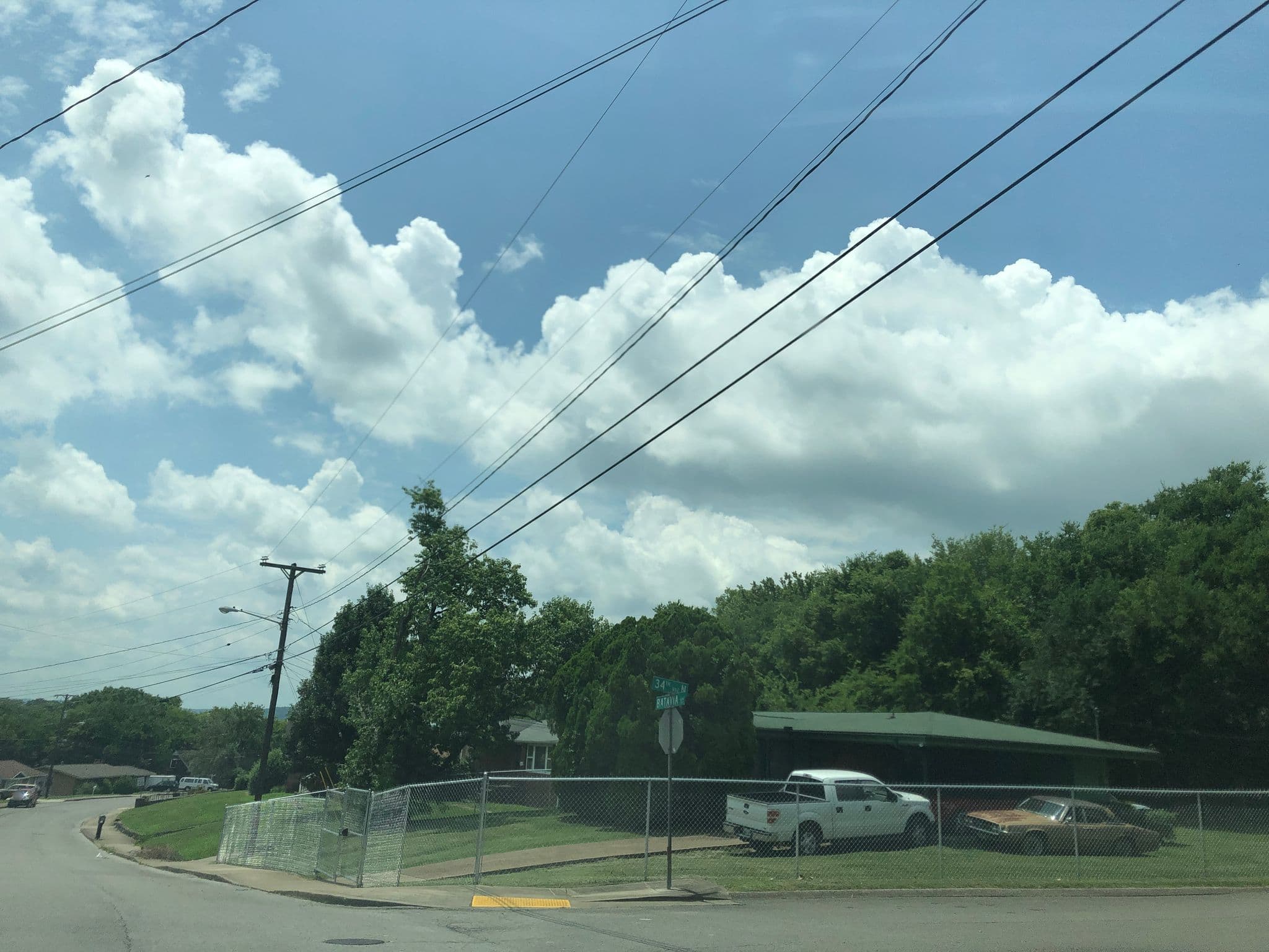 Street view near Batavia Suites, Nashville — © maxmartilik (CC BY-SA · Mapillary)