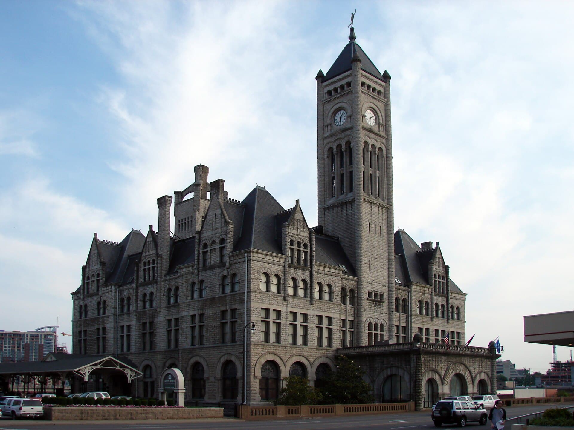 Nashville Union Station Historic  Hotel & Transhed (via Wikimedia Commons, Public domain)