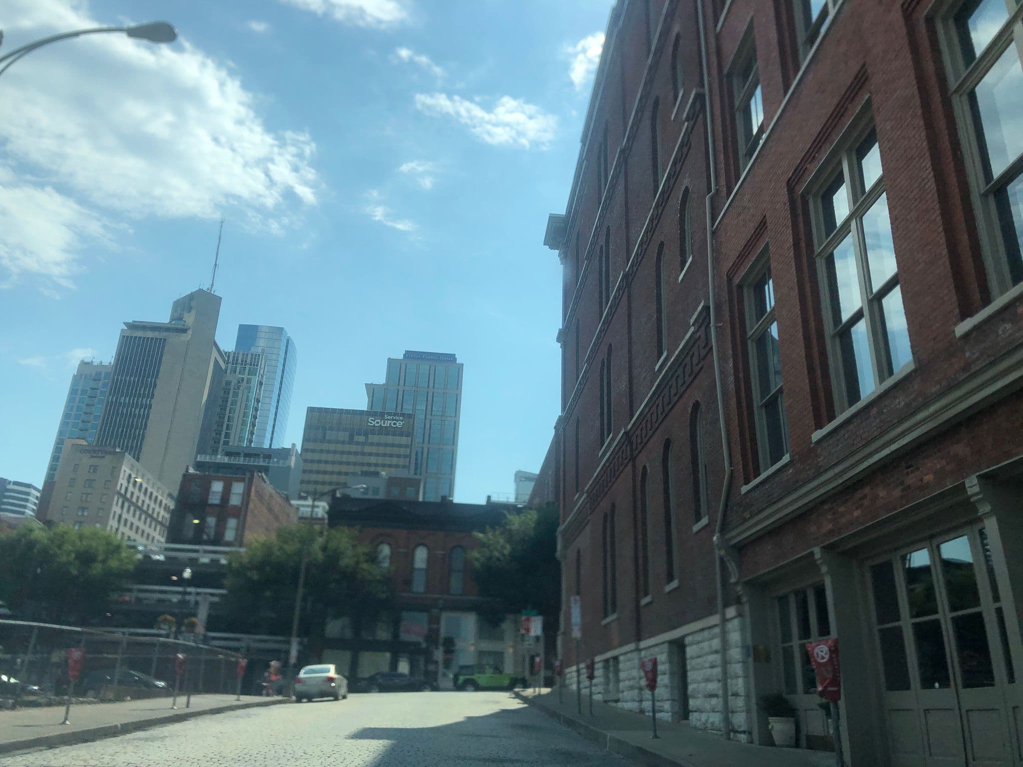 Street view near La Quinta Inn And Suits By Wyndham Nashvile Downtown, Nashville — © maxmartilik (CC BY-SA · Mapillary)