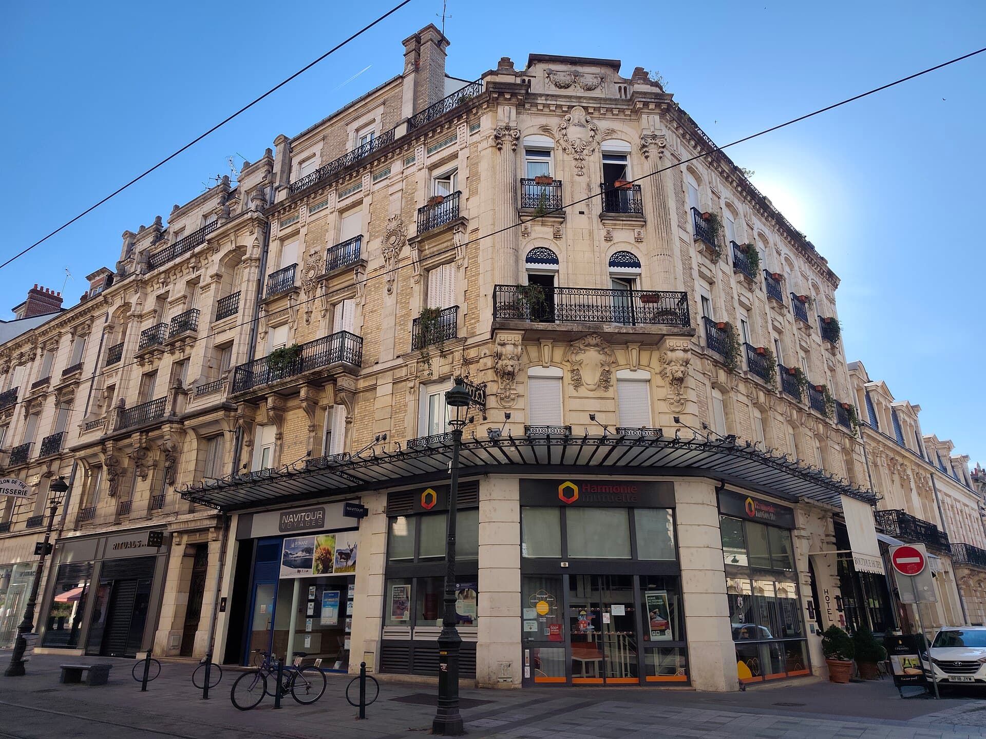 Hôtel de l'Abeille (via Wikimedia Commons, CC0)