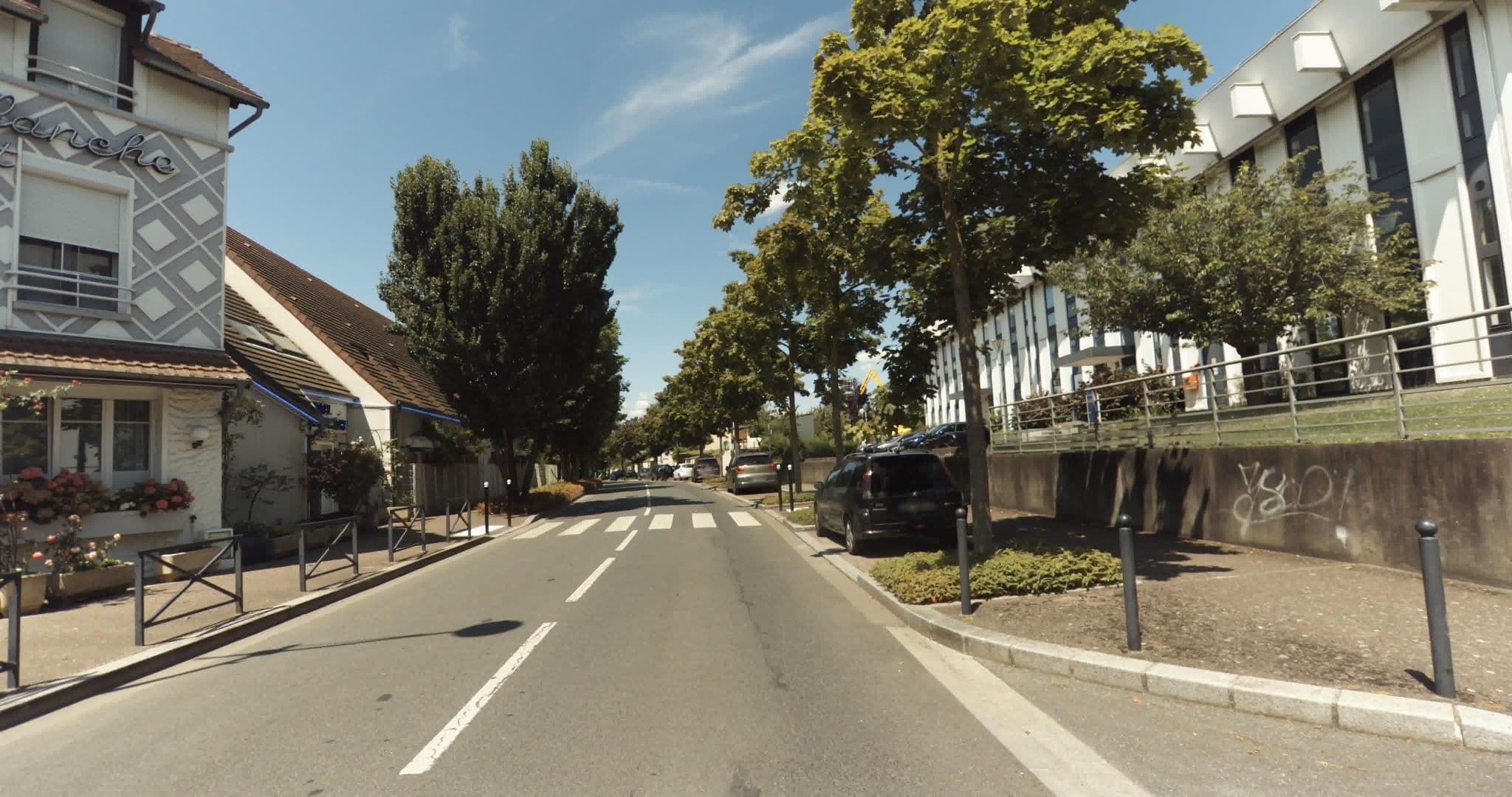 Street view near Maison Blanche, Rungis — © sogefi (CC BY-SA · Mapillary)