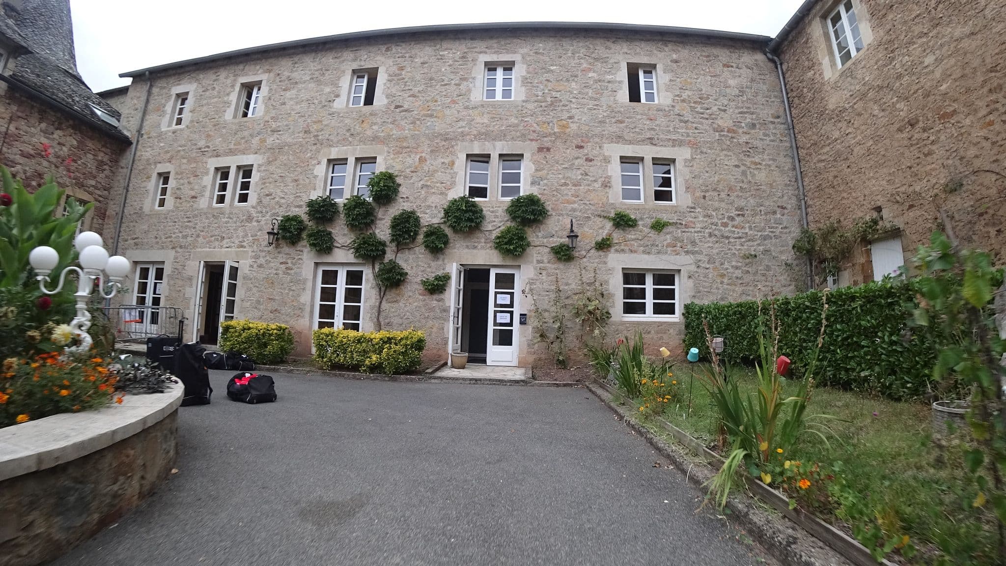 Street view near Hostellerie de Fontanges, Rodez — © yod4z (CC BY-SA · Mapillary)