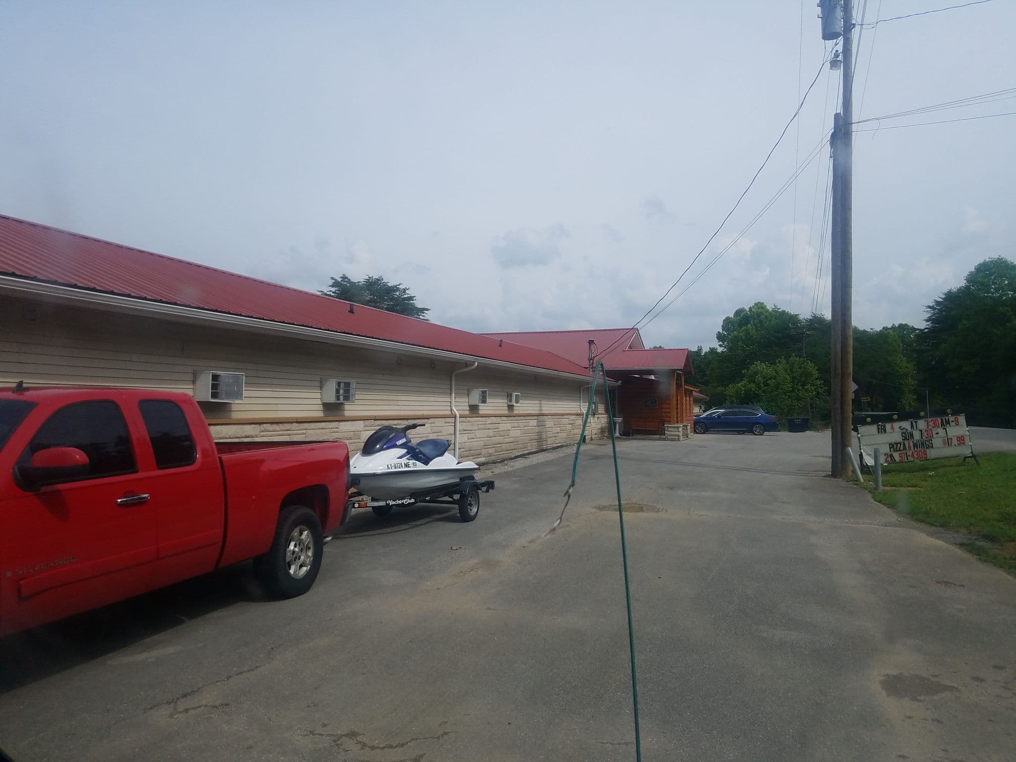 Street view near Wax Motel, Leitchfield — © jbthemilker (CC BY-SA · Mapillary)