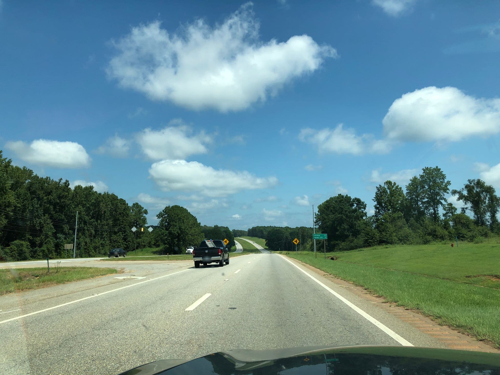 Street view near Abbeville Inn, Headland — © zandu (CC BY-SA · Mapillary)