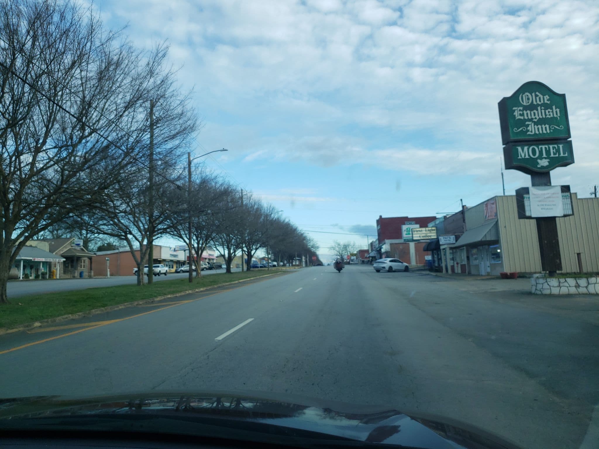 Street view near Olde English Inn, Lineville — © sherbets (CC BY-SA · Mapillary)