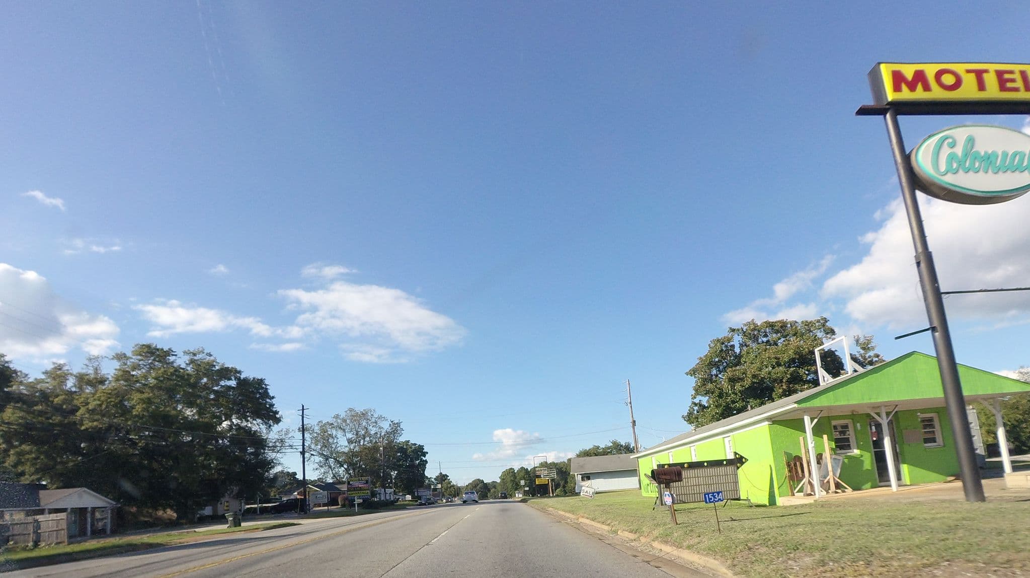 Street view near Colonial Motel, Hannahs Mill — © lordsutch (CC BY-SA · Mapillary)