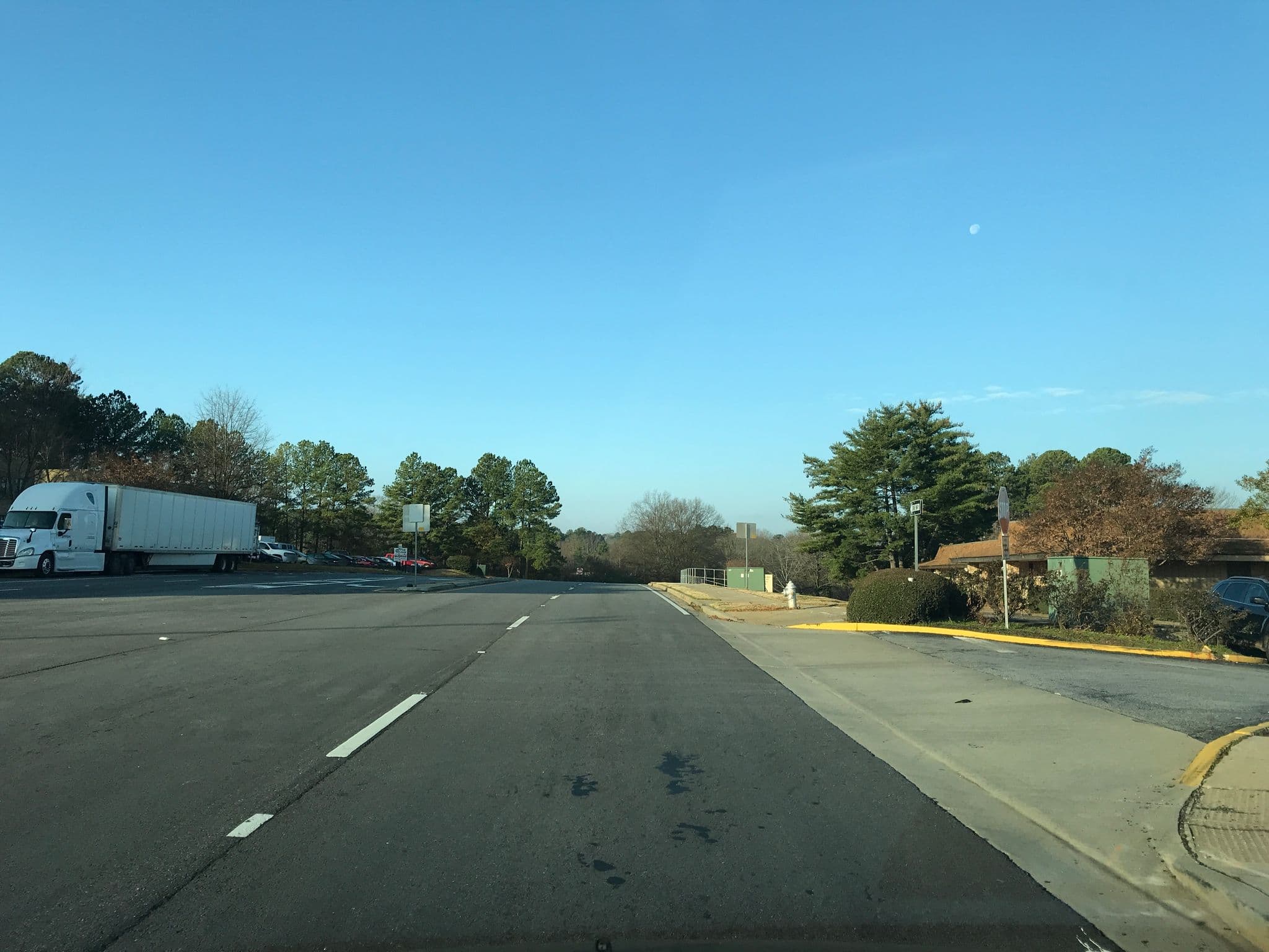 Street view near Quality Hotel Pool, Riverdale — © toddwiese (CC BY-SA · Mapillary)