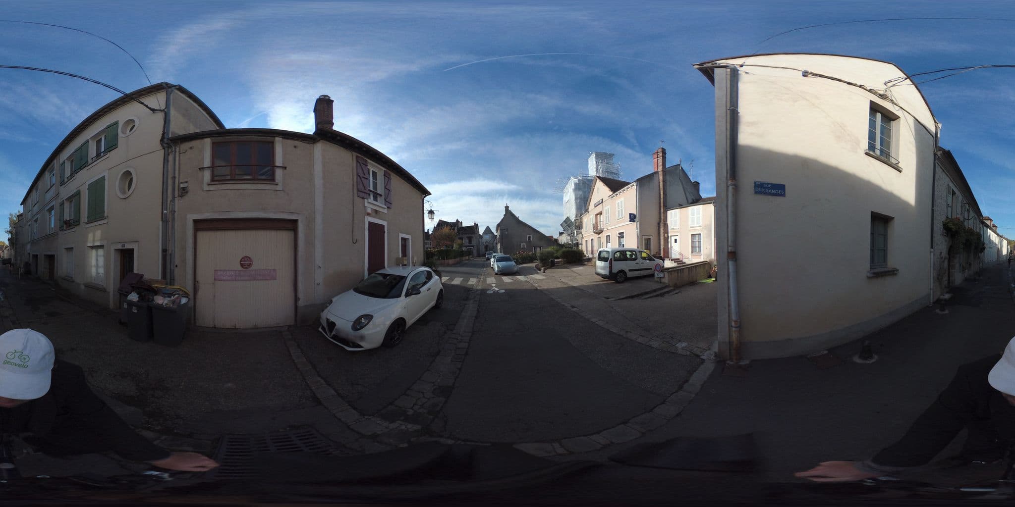 Street view near La Mignole, Moret-sur-Loing — © geovelo (CC BY-SA · Mapillary)