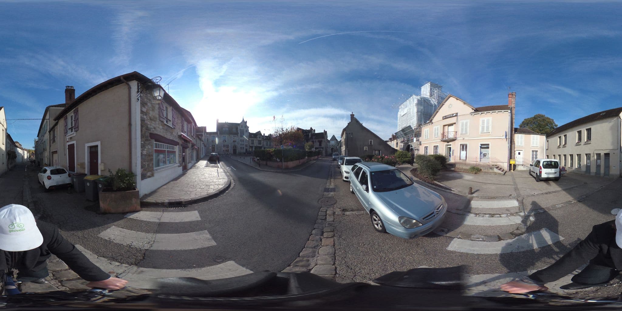 Street view near La Bélandre, Moret-sur-Loing — © geovelo (CC BY-SA · Mapillary)