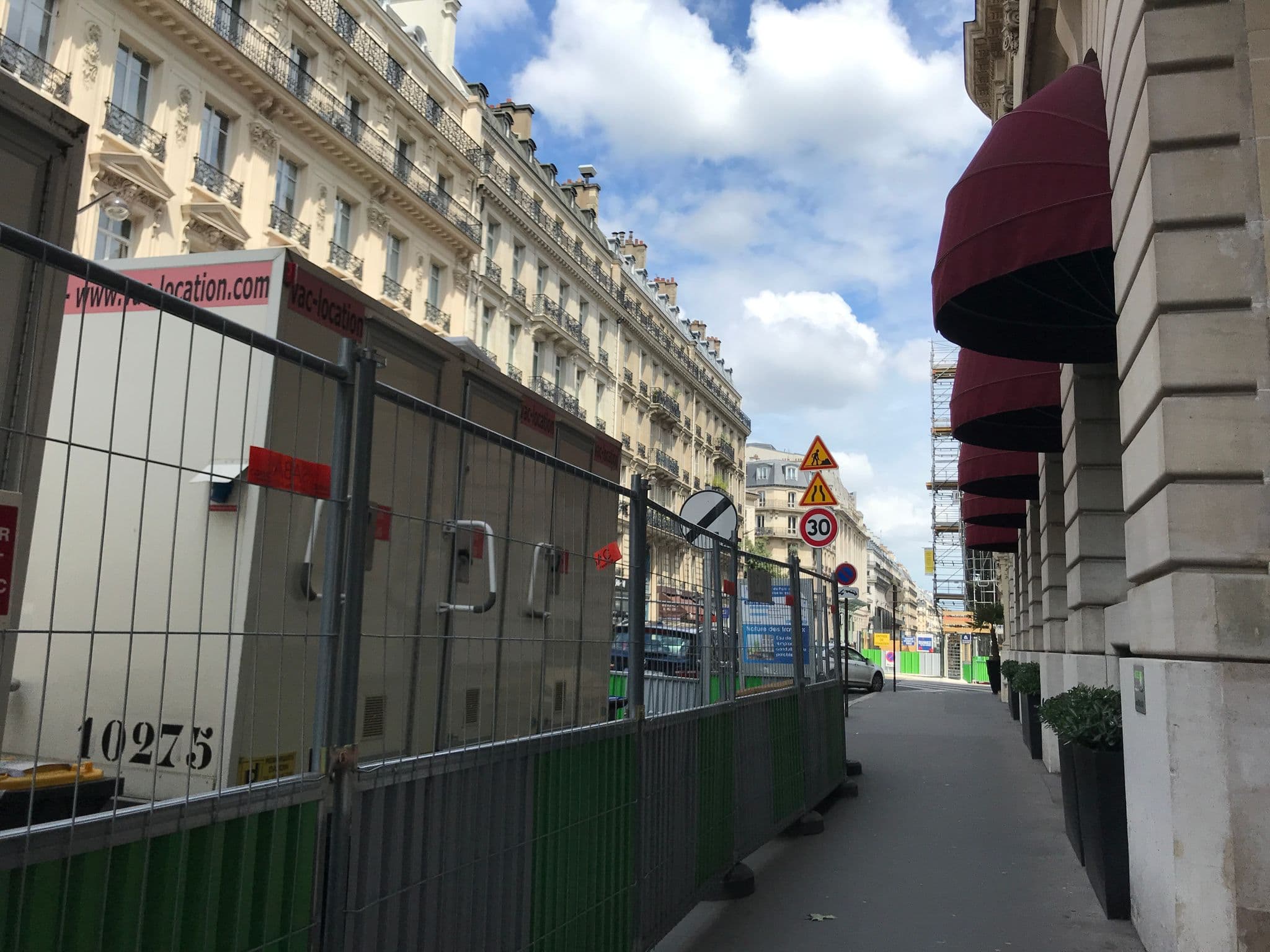 Street view near Hôtel Banke, Paris 09 Opéra — © miguel_andrade (CC BY-SA · Mapillary)