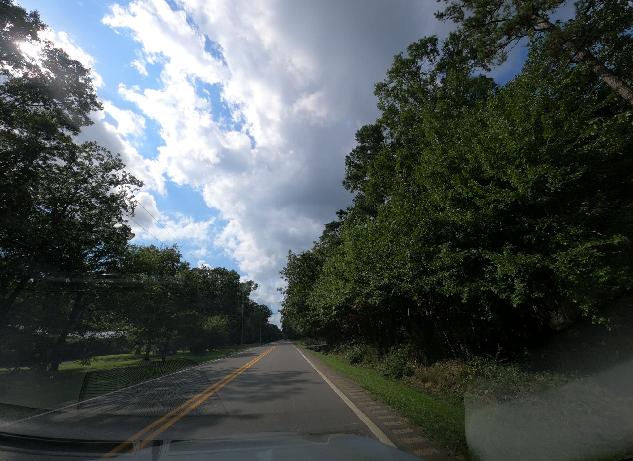 Street view near The Log Inn, Henagar — © atze02 (CC BY-SA · Mapillary)