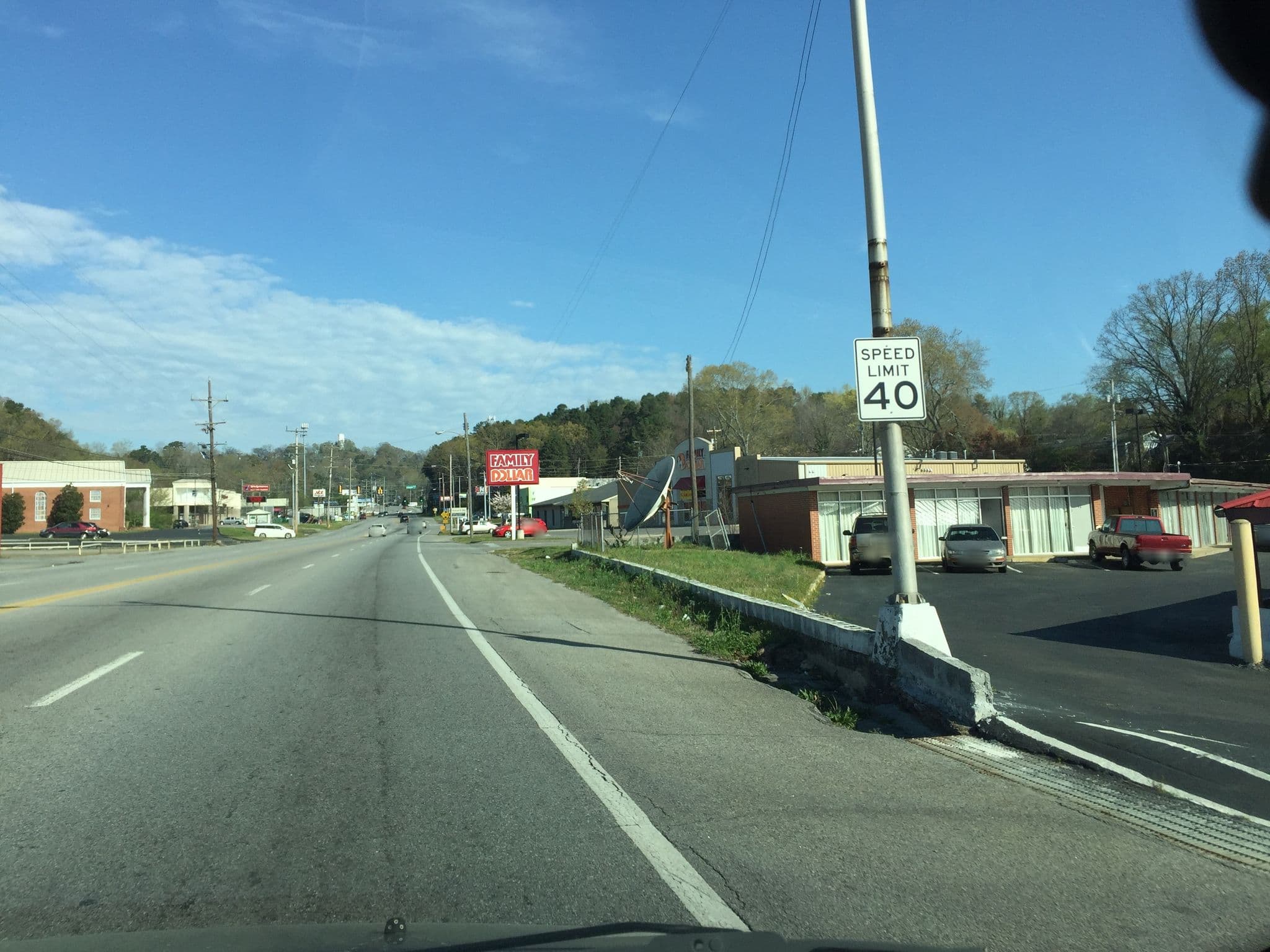 Street view near Cascades hotel, East Ridge — © tree2424 (CC BY-SA · Mapillary)