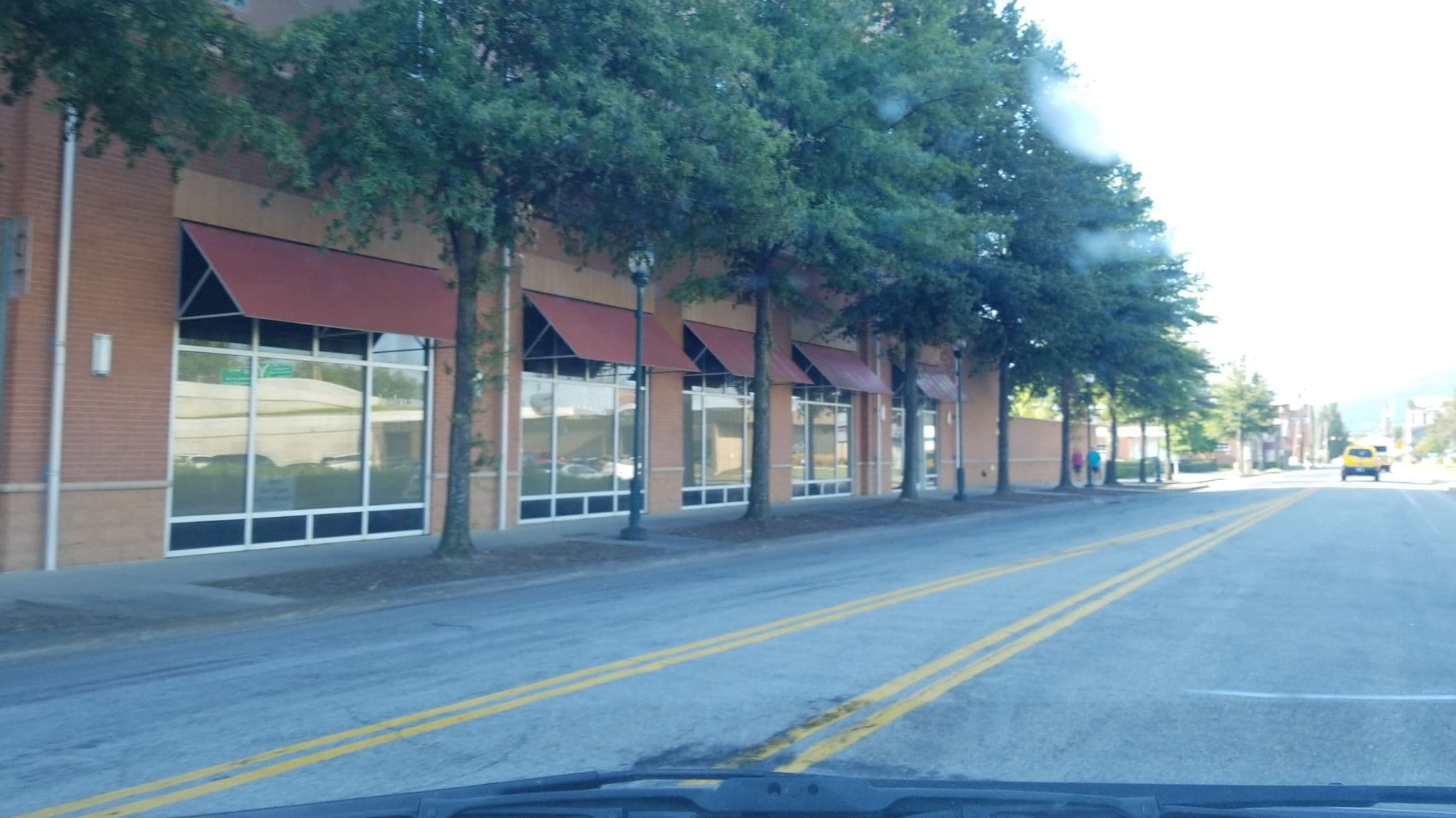 Street view near Complimentary Breakfast, Chattanooga — © tree2424 (CC BY-SA · Mapillary)