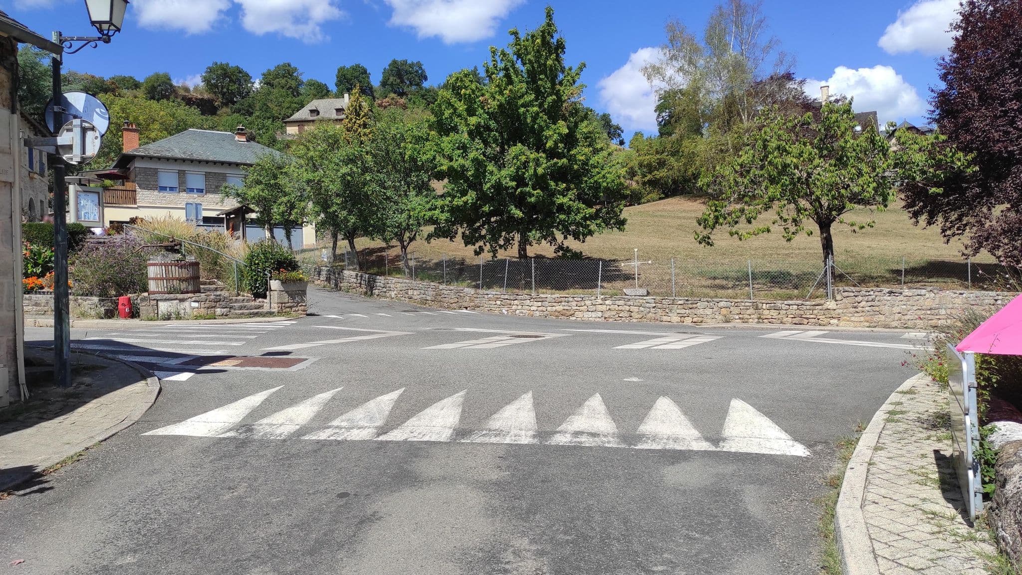 Street view near Auberge du Château, Salles-la-Source — © yod4z (CC BY-SA · Mapillary)
