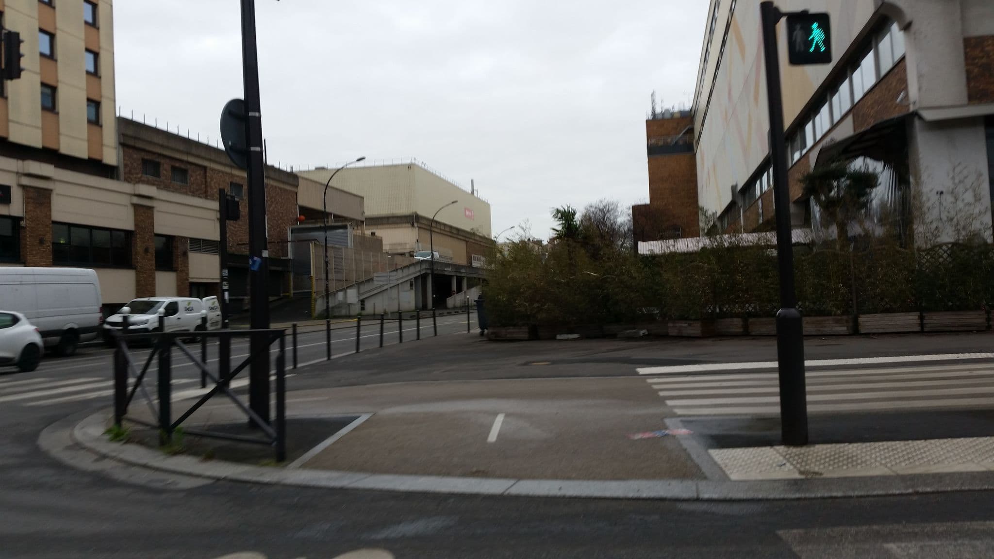 Street view near Hôtel Apogia Paris, Ivry-sur-Seine — © obny (CC BY-SA · Mapillary)