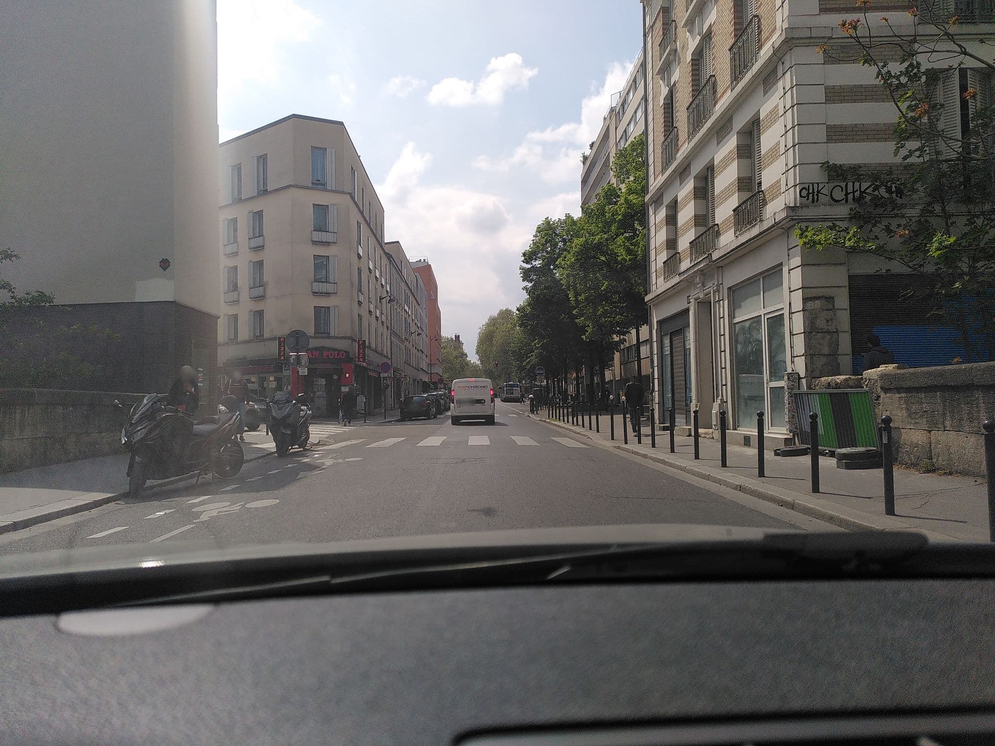 Street view near Ibis Paris Brancion parc des expositions, Vanves — © yipsteen (CC BY-SA · Mapillary)