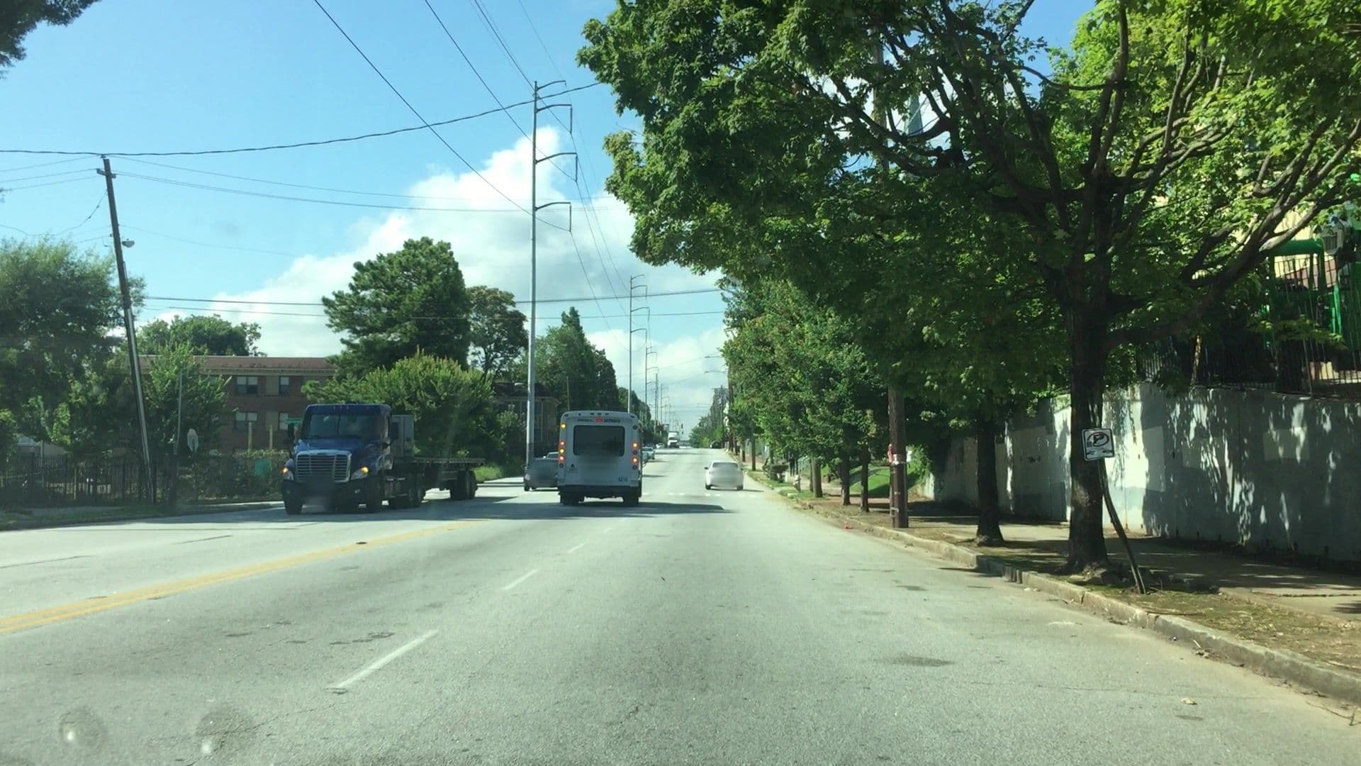 Street view near Red Roof Inn, Reynoldstown — © lvl5 (CC BY-SA · Mapillary)