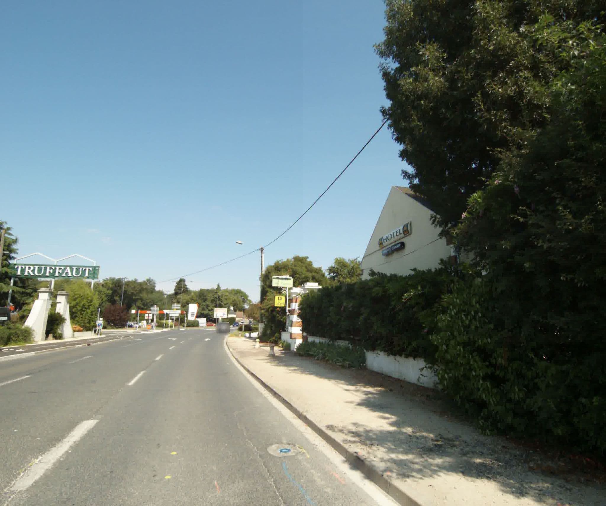Street view near Villa Marjane, Saint-Jean-le-Blanc — © sogefi (CC BY-SA · Mapillary)