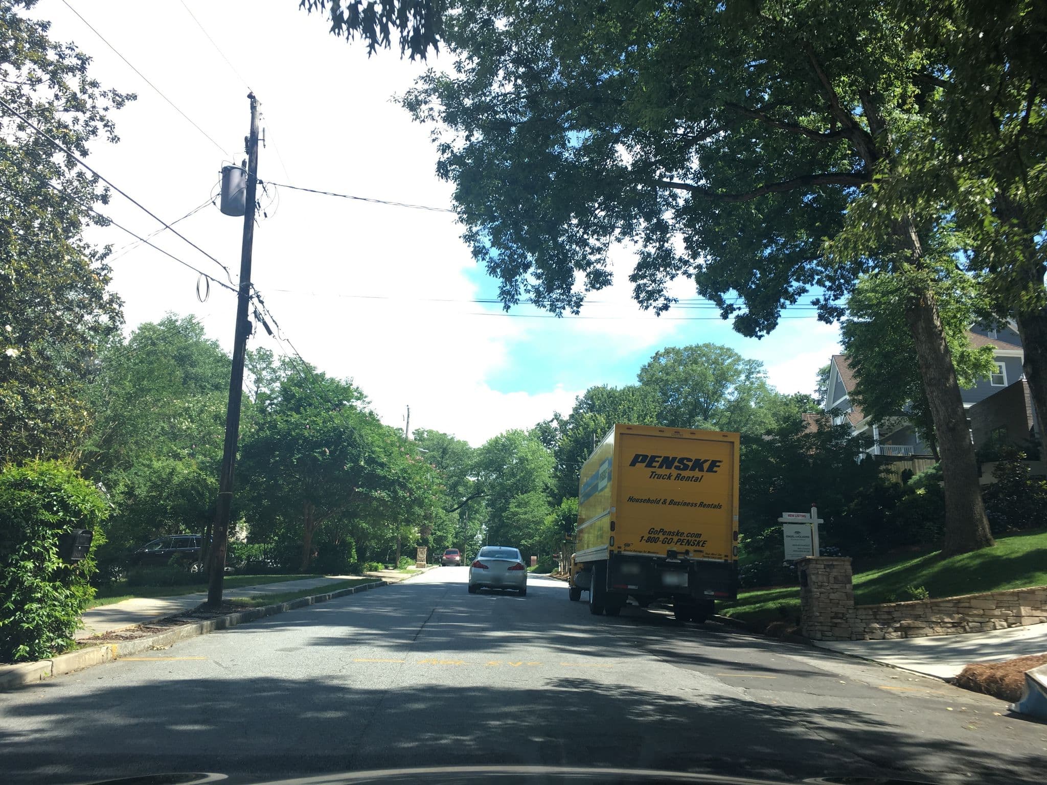 Street view near Hello B&B, Druid Hills — © rhewitt (CC BY-SA · Mapillary)