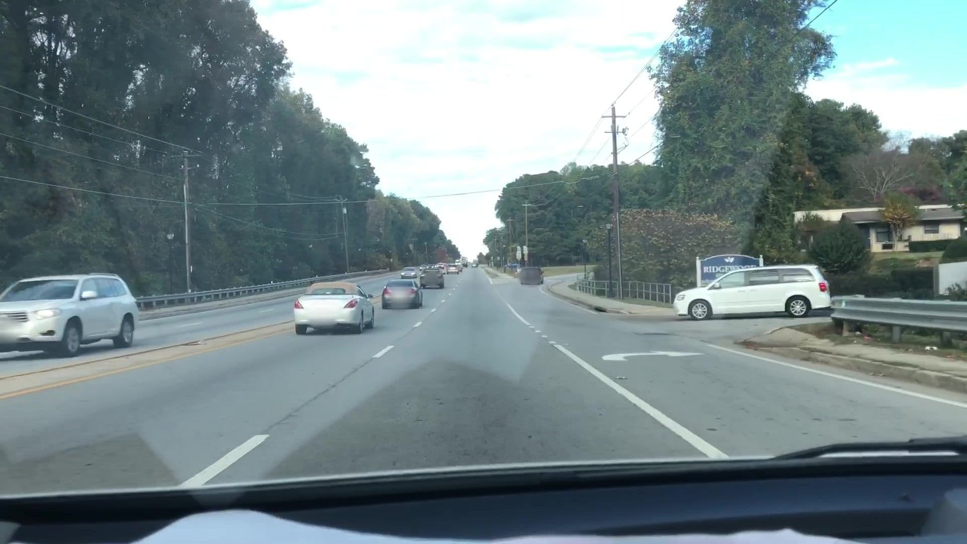 Street view near Ridgewood Apartments, Belvedere Park — © lvl5 (CC BY-SA · Mapillary)