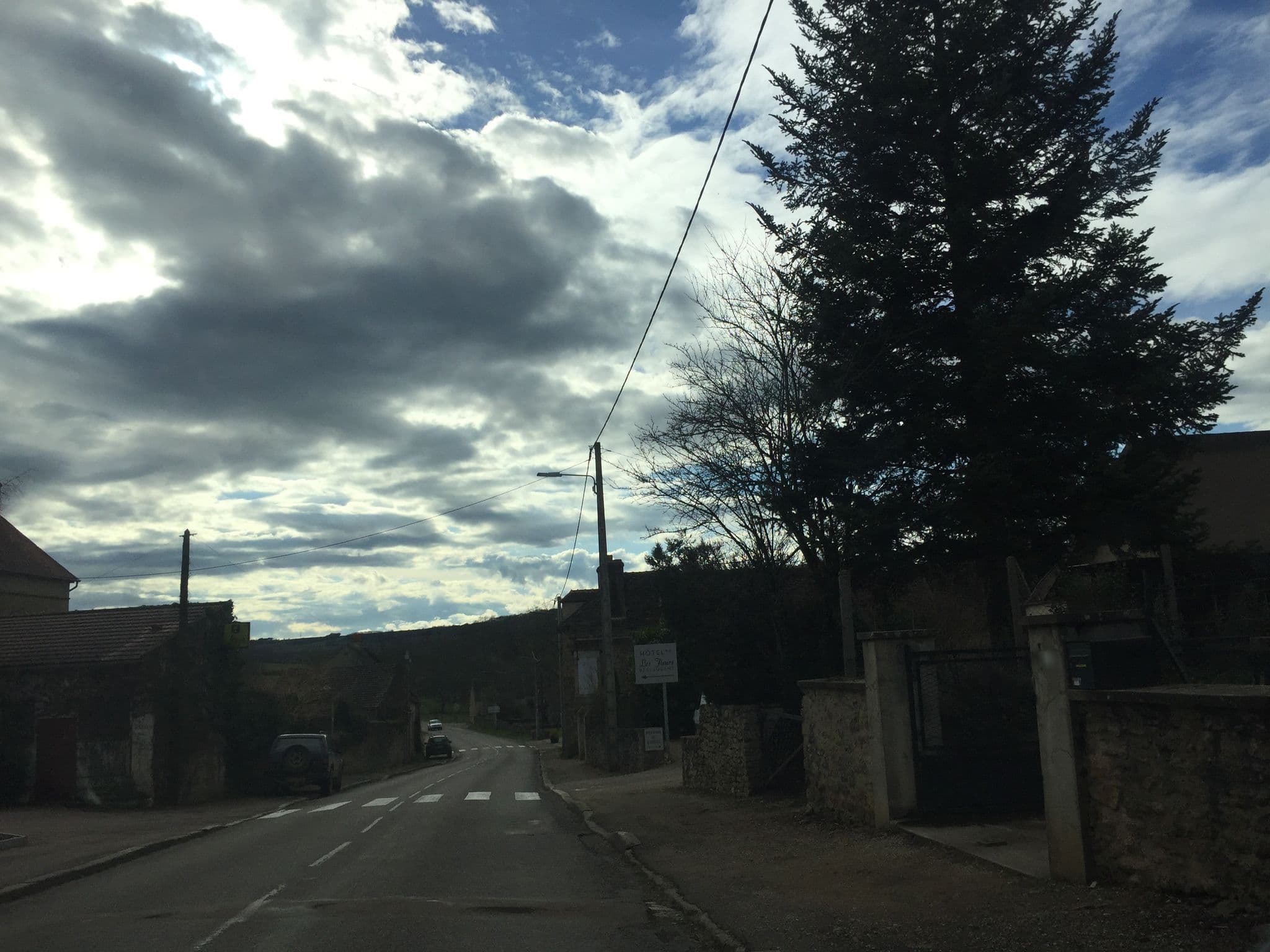 Street view near Les Fleurs, Avallon — © thepriben (CC BY-SA · Mapillary)